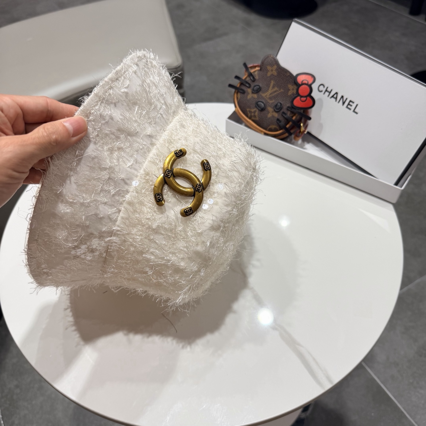 Chanel香奈儿新款遮阳渔夫帽，加强紫外线！