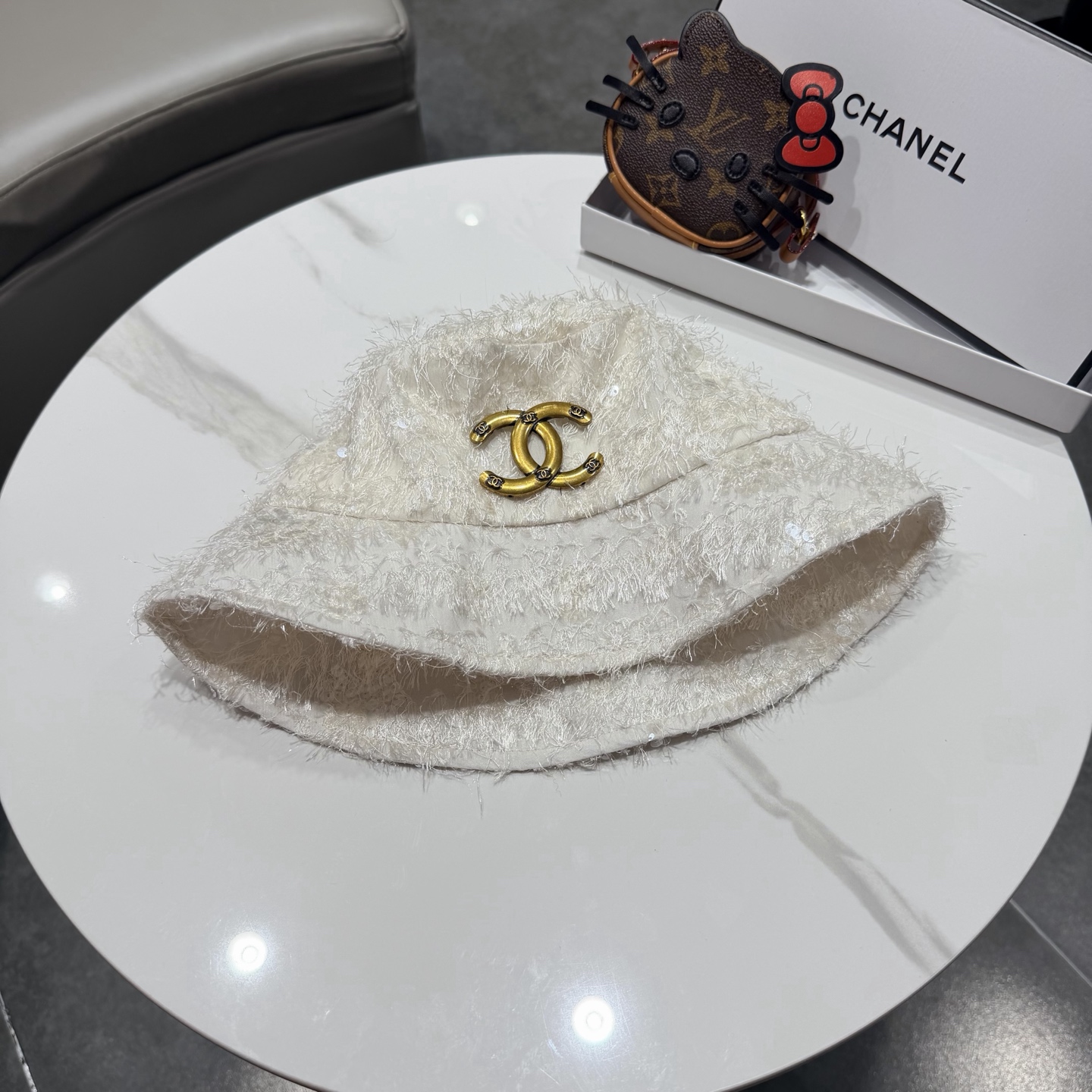 Chanel香奈儿新款遮阳渔夫帽，加强紫外线！