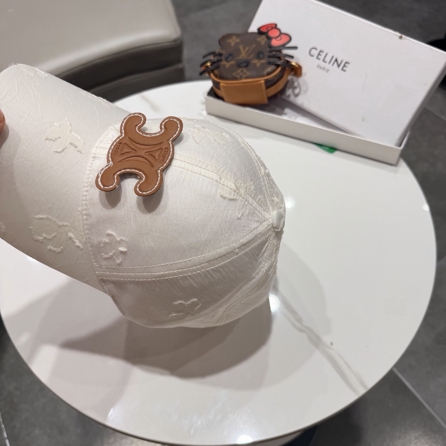 【CELINE赛琳】新款经典休闲潮流款 棒球帽日韩风格，随便搭配都超好看！出门旅游，绝对要入手的一款