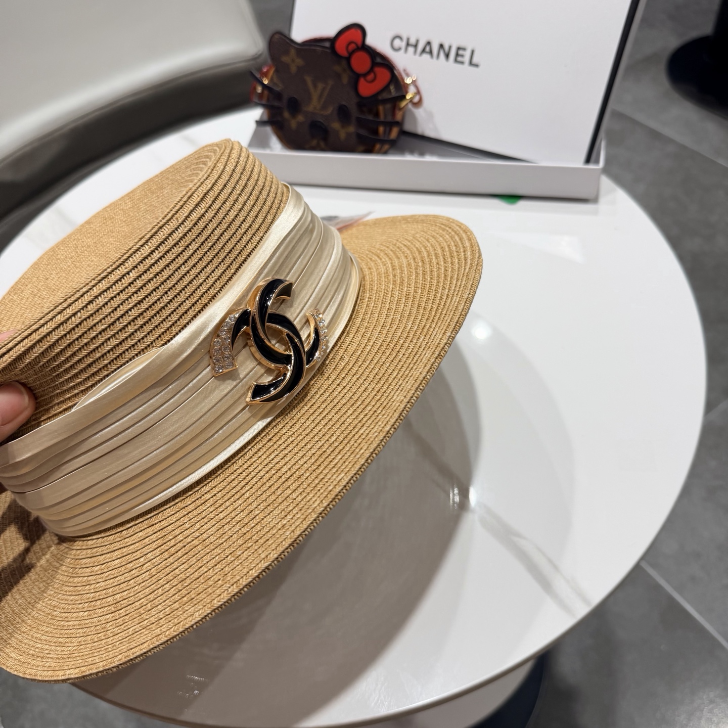 Chanel香奈儿新款名媛风平顶草帽，夏季百搭！