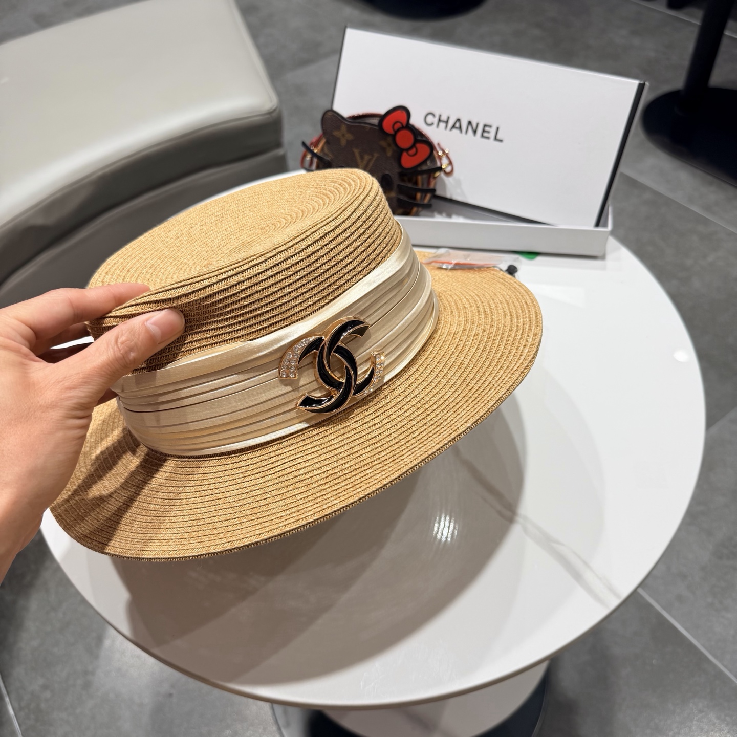 Chanel香奈儿新款名媛风平顶草帽，夏季百搭！