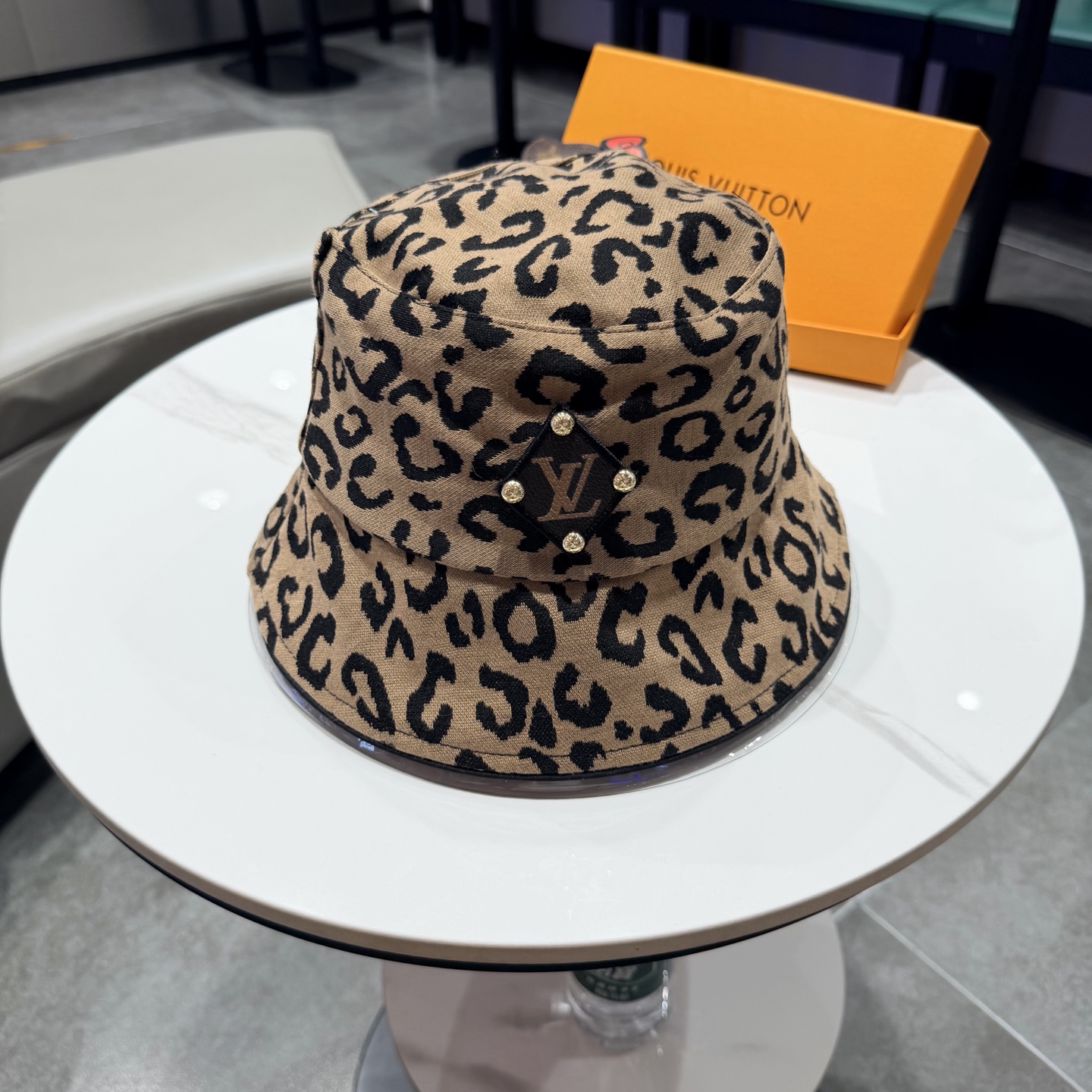 🧢路易威登渔夫帽 LouisVuitton😍新款LV棒球帽，重工打造♥️高端大气，百搭款🤗男女通用！跑量
