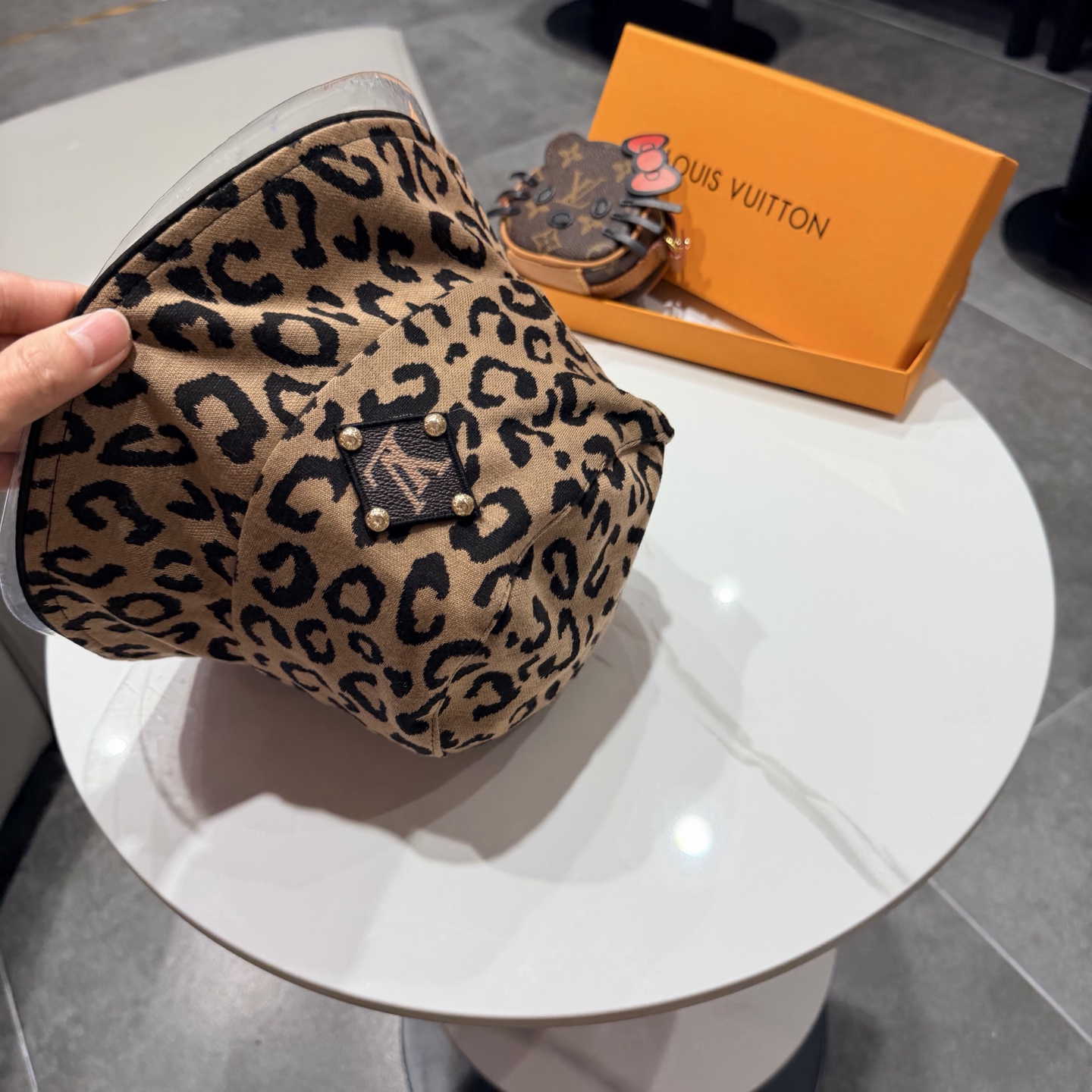 🧢路易威登渔夫帽 LouisVuitton😍新款LV棒球帽，重工打造♥️高端大气，百搭款🤗男女通用！跑量