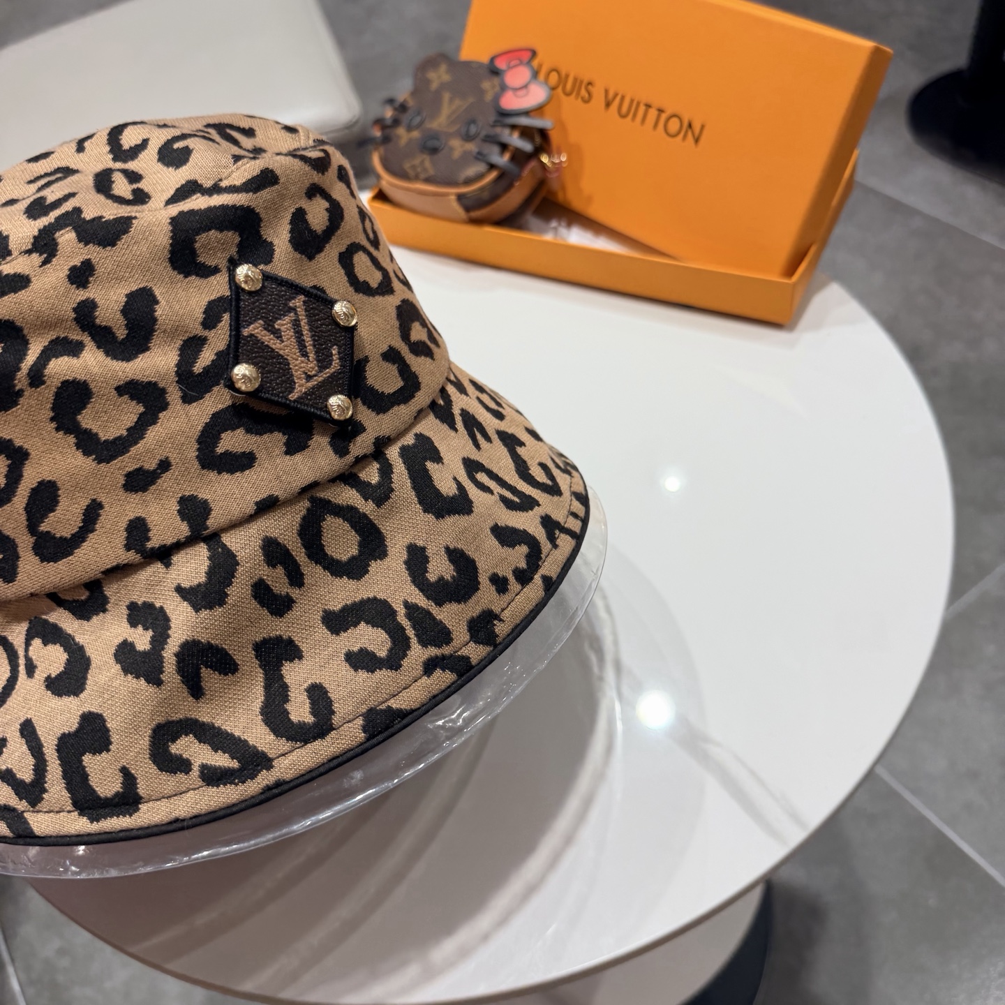 🧢路易威登渔夫帽 LouisVuitton😍新款LV棒球帽，重工打造♥️高端大气，百搭款🤗男女通用！跑量