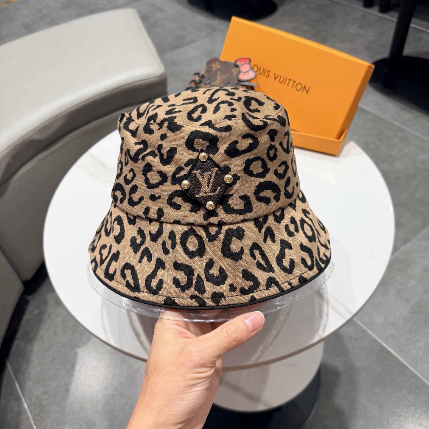 🧢路易威登渔夫帽 LouisVuitton😍新款LV棒球帽，重工打造♥️高端大气，百搭款🤗男女通用！跑量