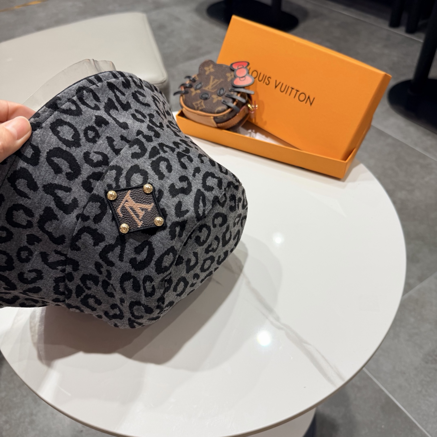 🧢路易威登渔夫帽 LouisVuitton😍新款LV棒球帽，重工打造♥️高端大气，百搭款🤗男女通用！跑量