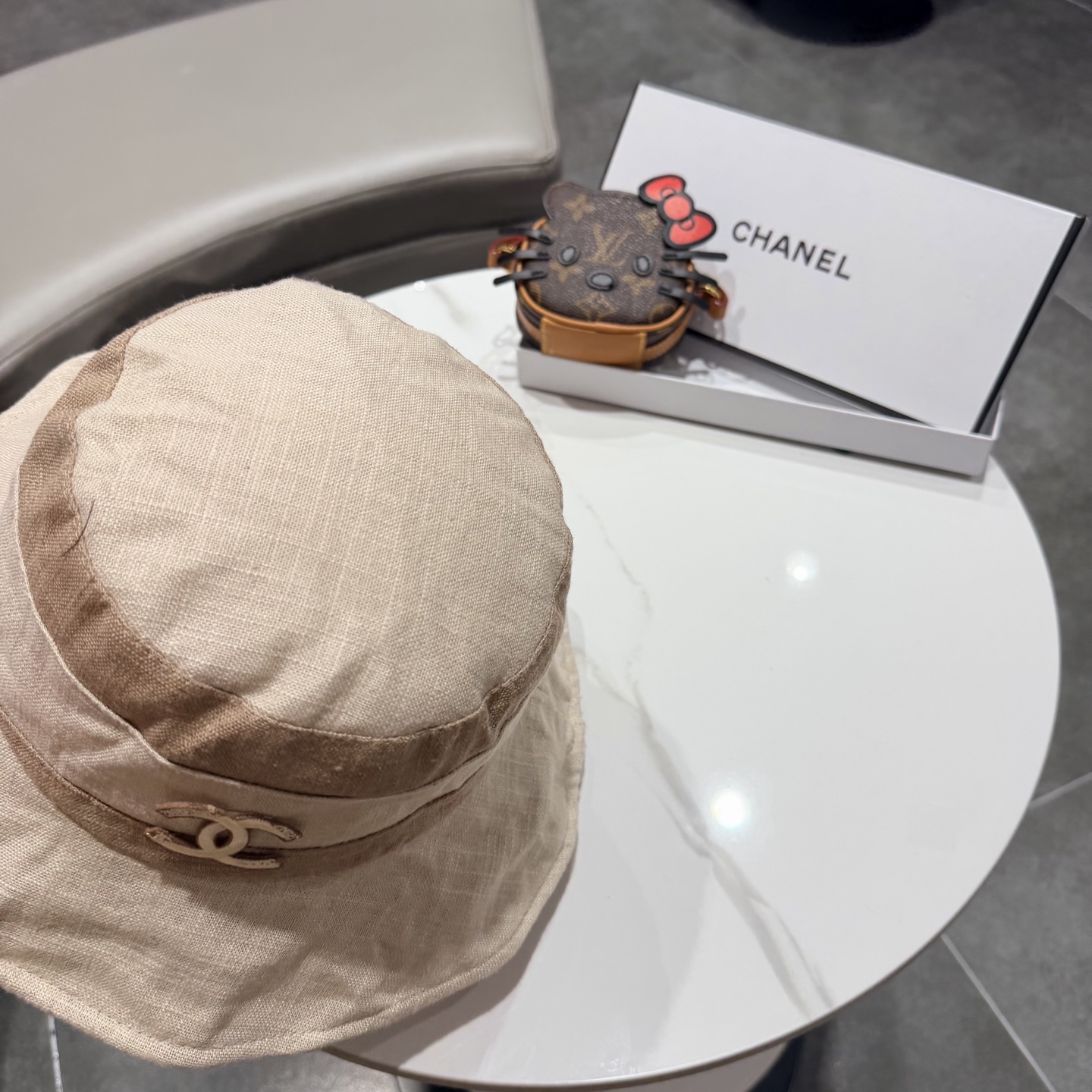 Chanel香奈儿新款遮阳渔夫帽，加强紫外线！