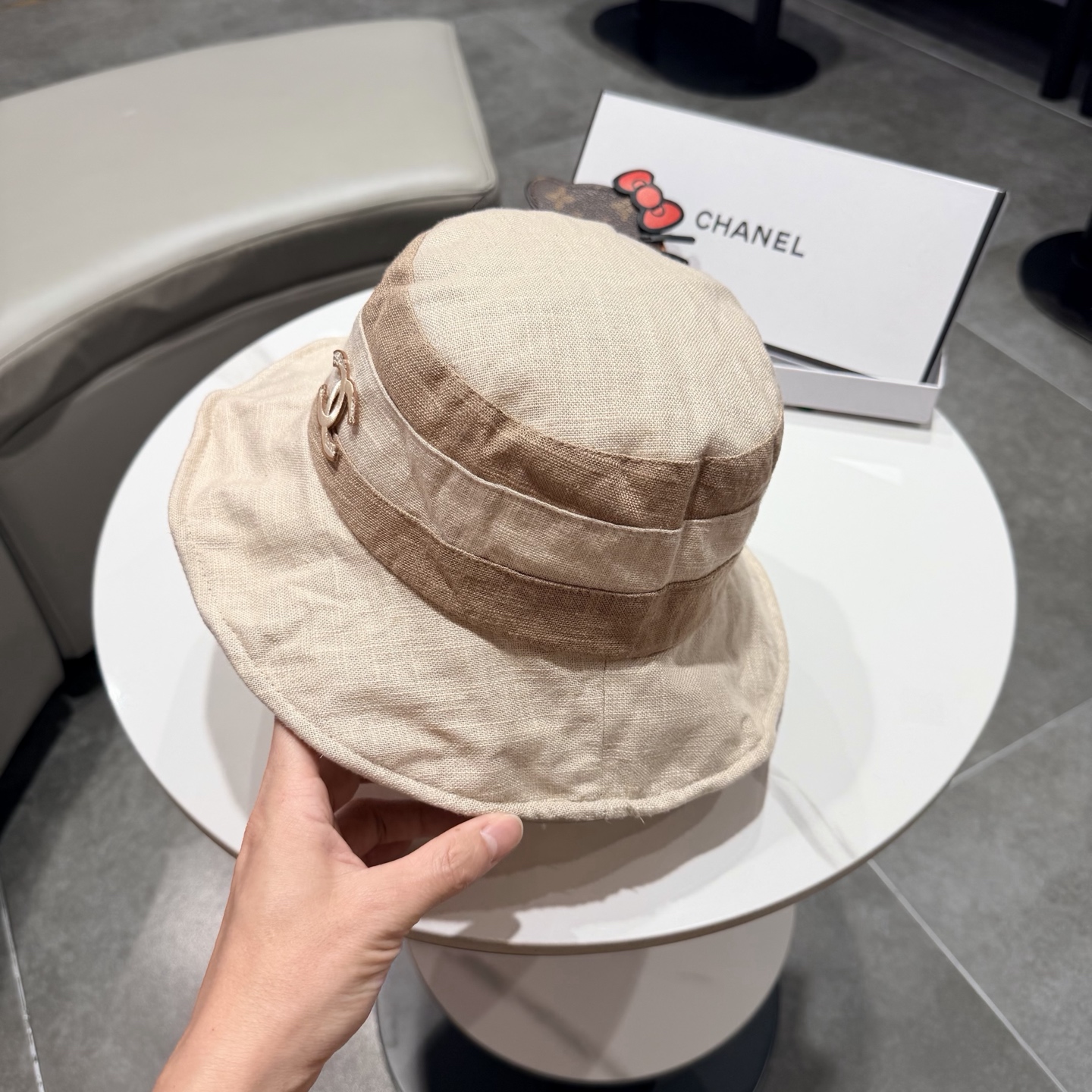 Chanel香奈儿新款遮阳渔夫帽，加强紫外线！