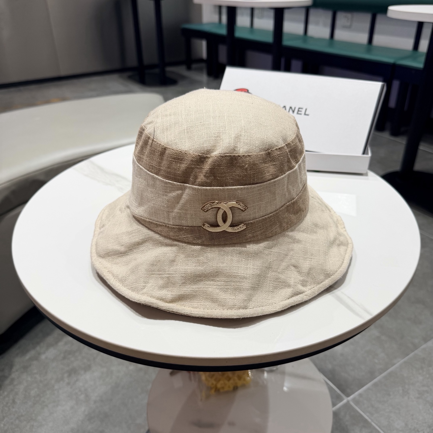 Chanel香奈儿新款遮阳渔夫帽，加强紫外线！