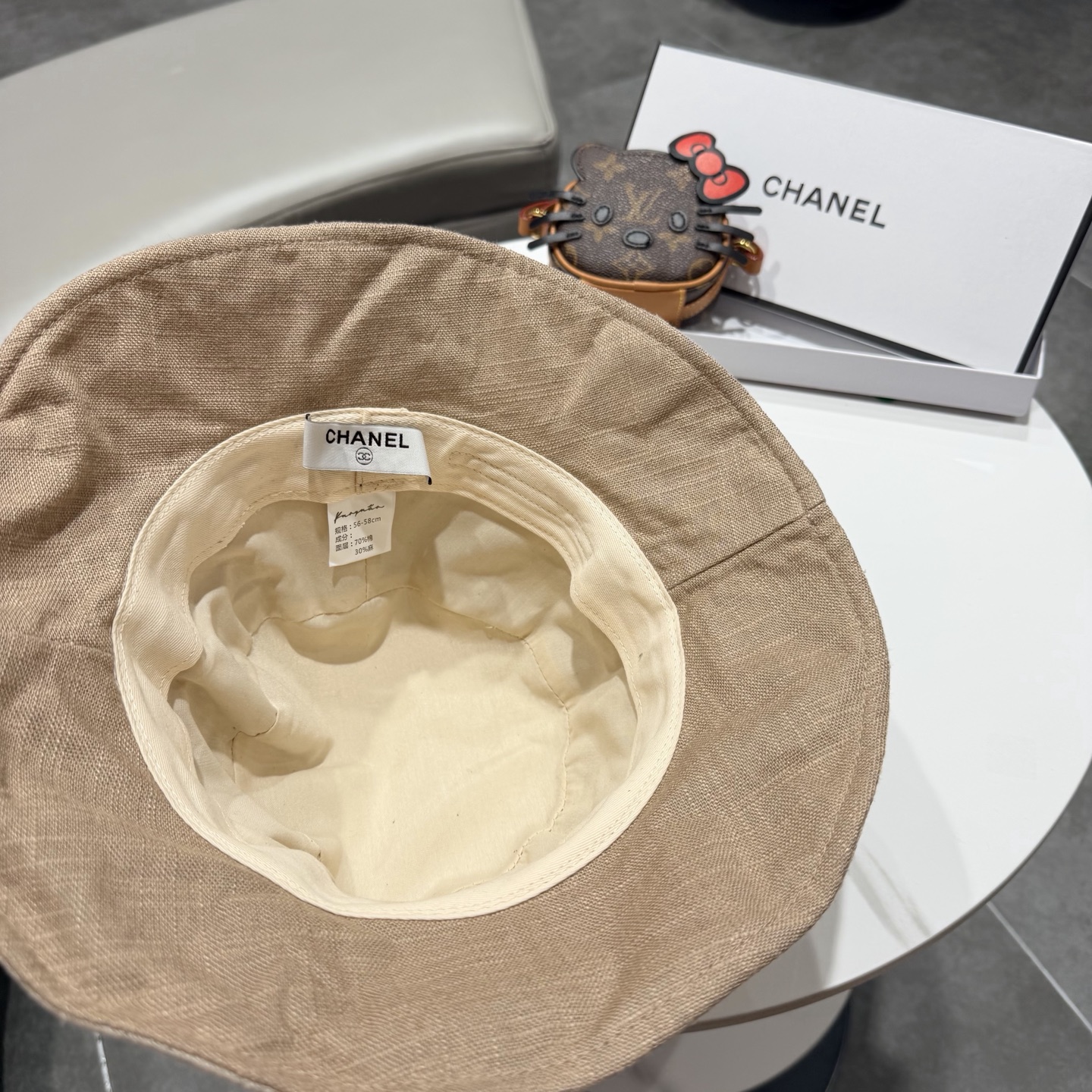 Chanel香奈儿新款遮阳渔夫帽，加强紫外线！