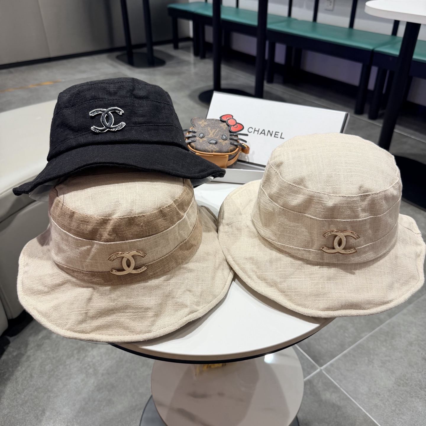 Chanel香奈儿新款遮阳渔夫帽，加强紫外线！