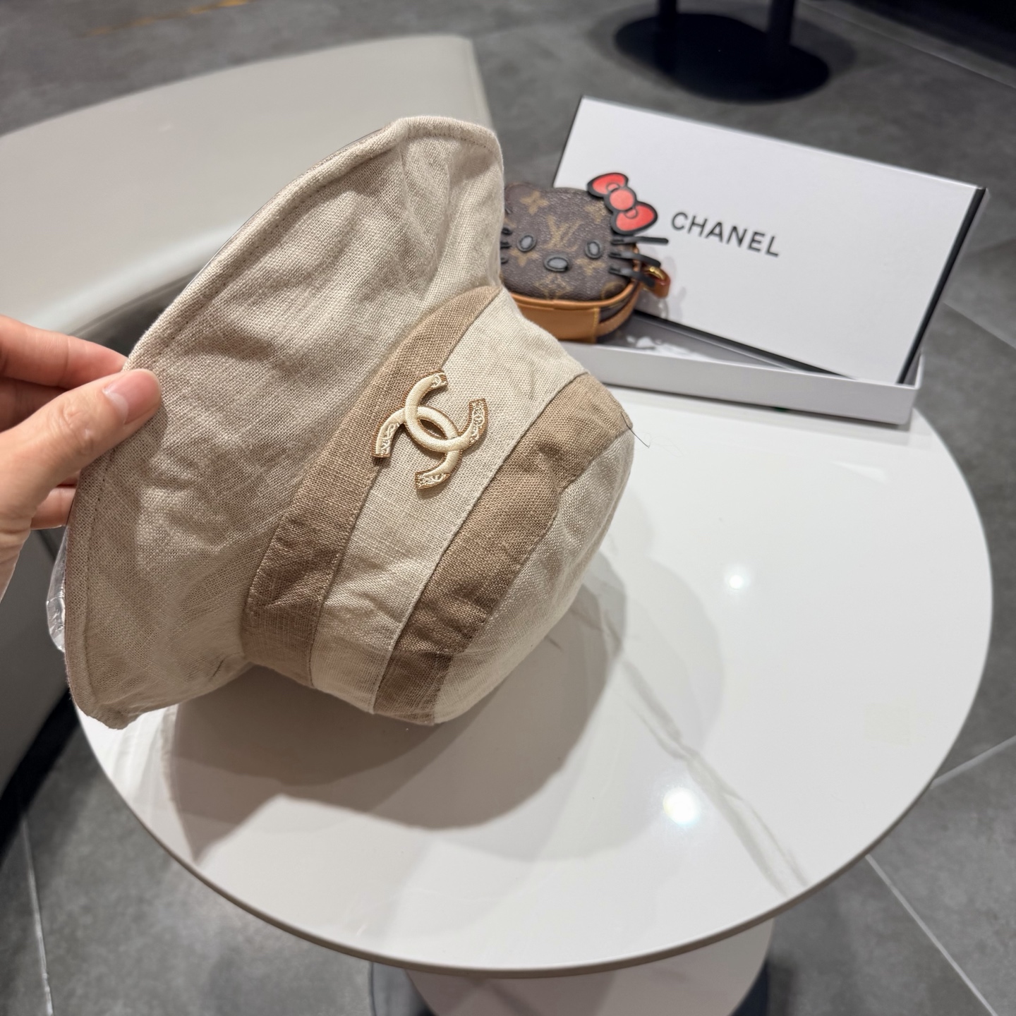 Chanel香奈儿新款遮阳渔夫帽，加强紫外线！