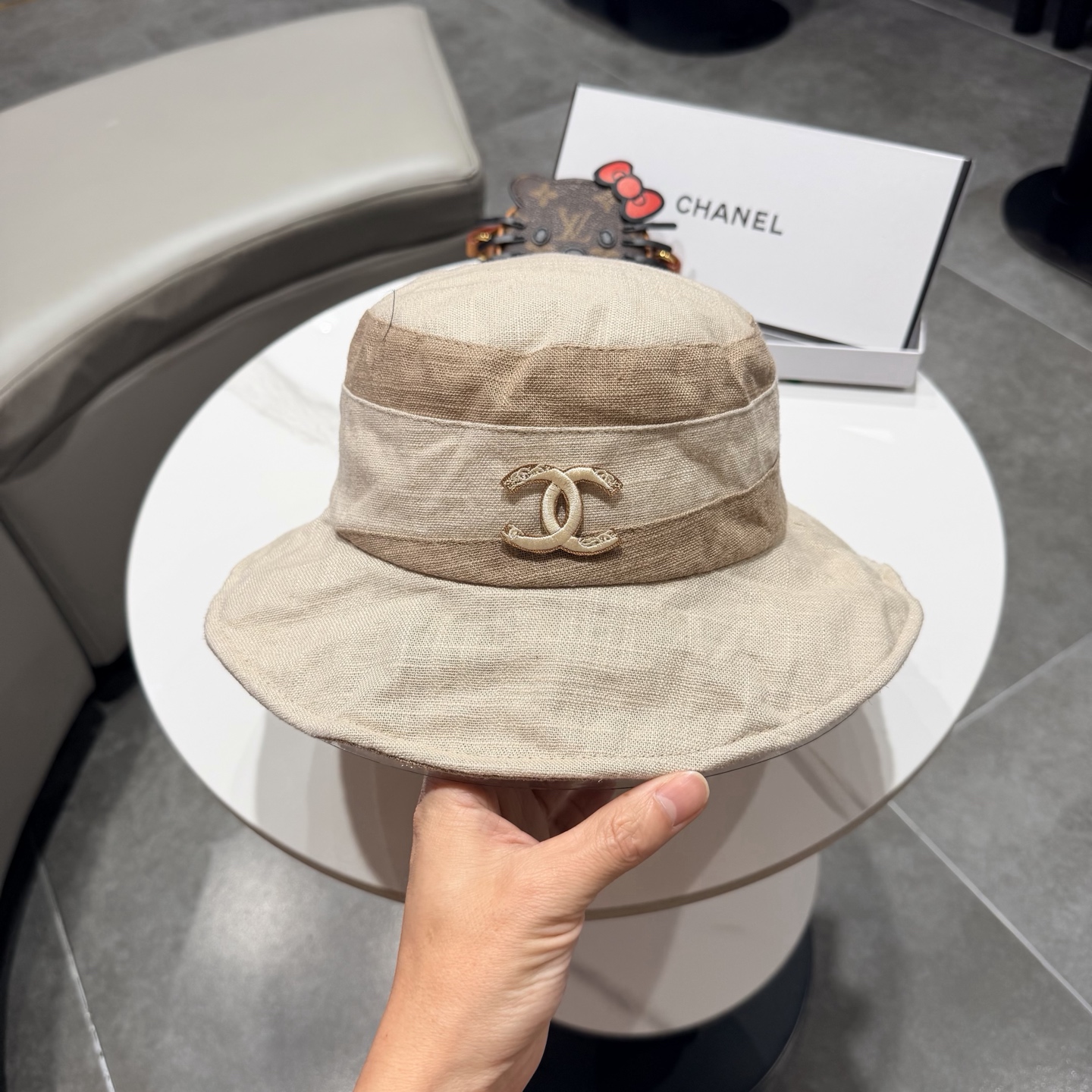 Chanel香奈儿新款遮阳渔夫帽，加强紫外线！