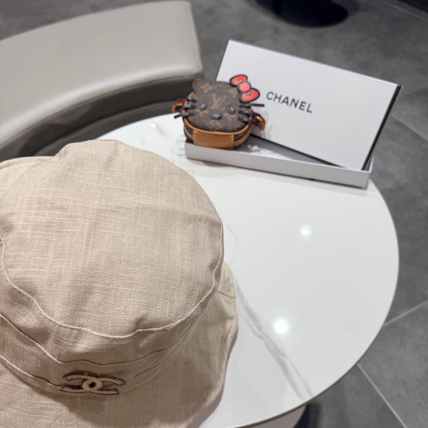 Chanel香奈儿新款遮阳渔夫帽，加强紫外线！