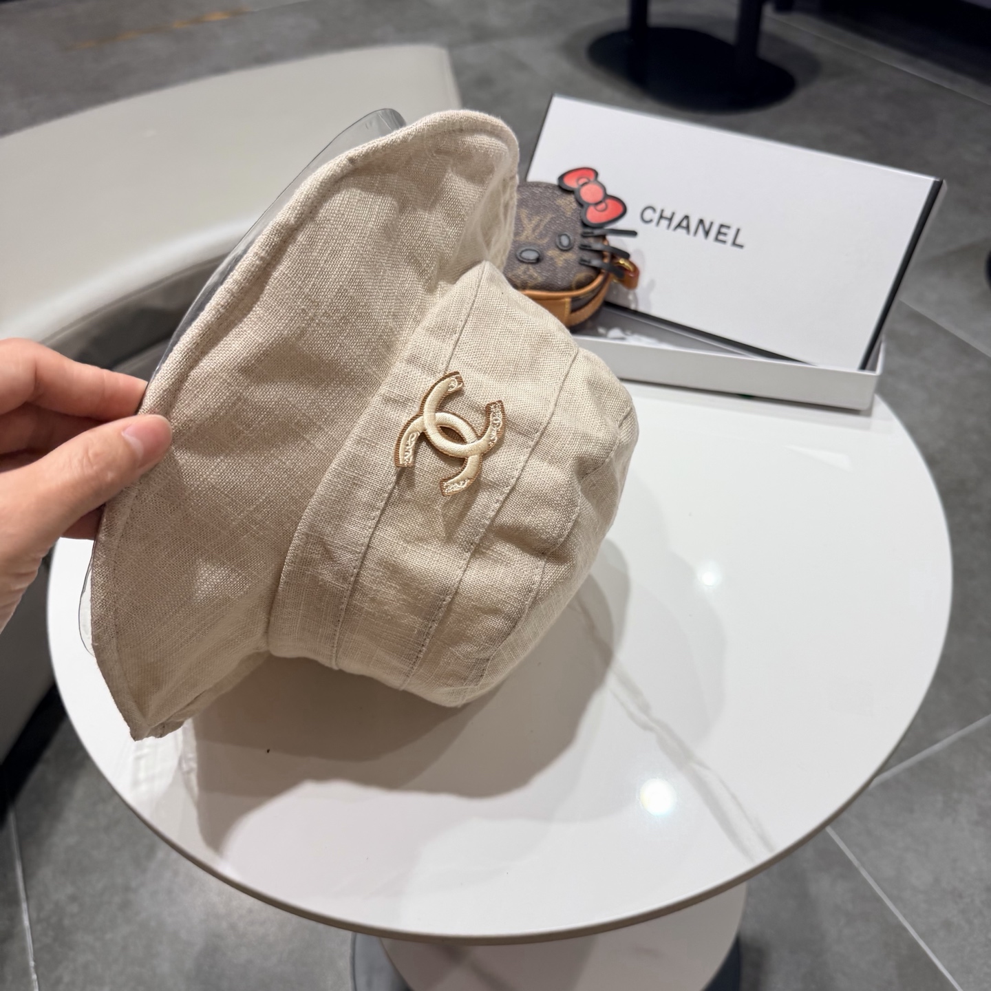 Chanel香奈儿新款遮阳渔夫帽，加强紫外线！