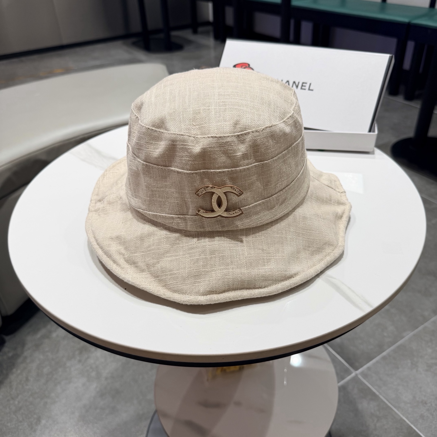Chanel香奈儿新款遮阳渔夫帽，加强紫外线！