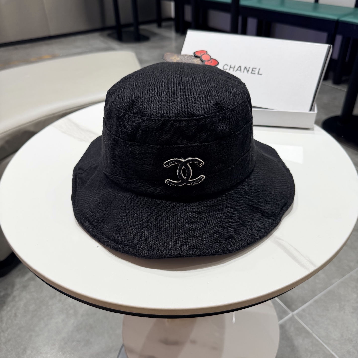 Chanel香奈儿新款遮阳渔夫帽，加强紫外线！