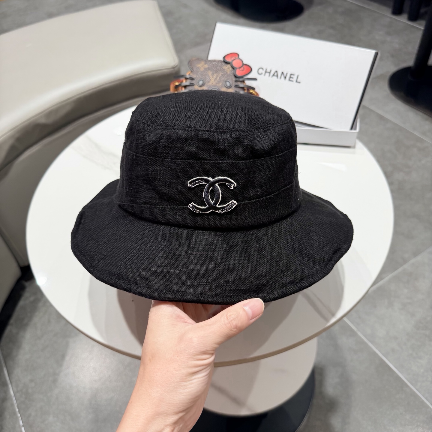 Chanel香奈儿新款遮阳渔夫帽，加强紫外线！