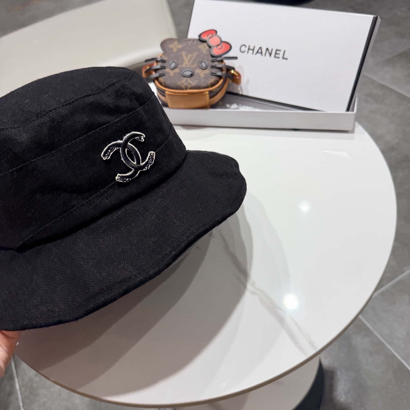 Chanel香奈儿新款遮阳渔夫帽，加强紫外线！