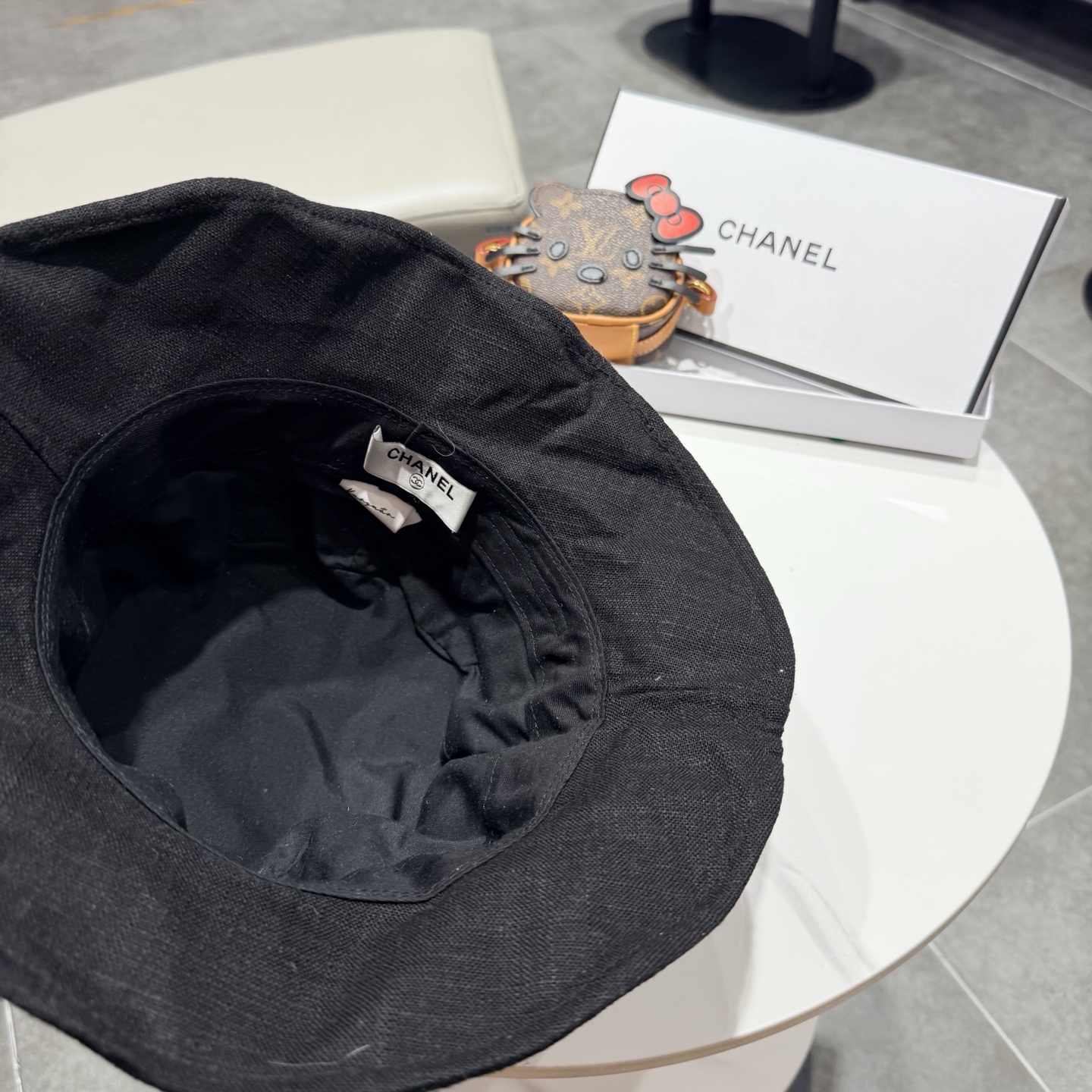 Chanel香奈儿新款遮阳渔夫帽，加强紫外线！