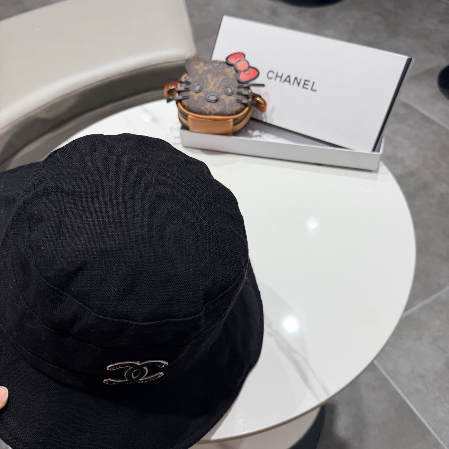 Chanel香奈儿新款遮阳渔夫帽，加强紫外线！