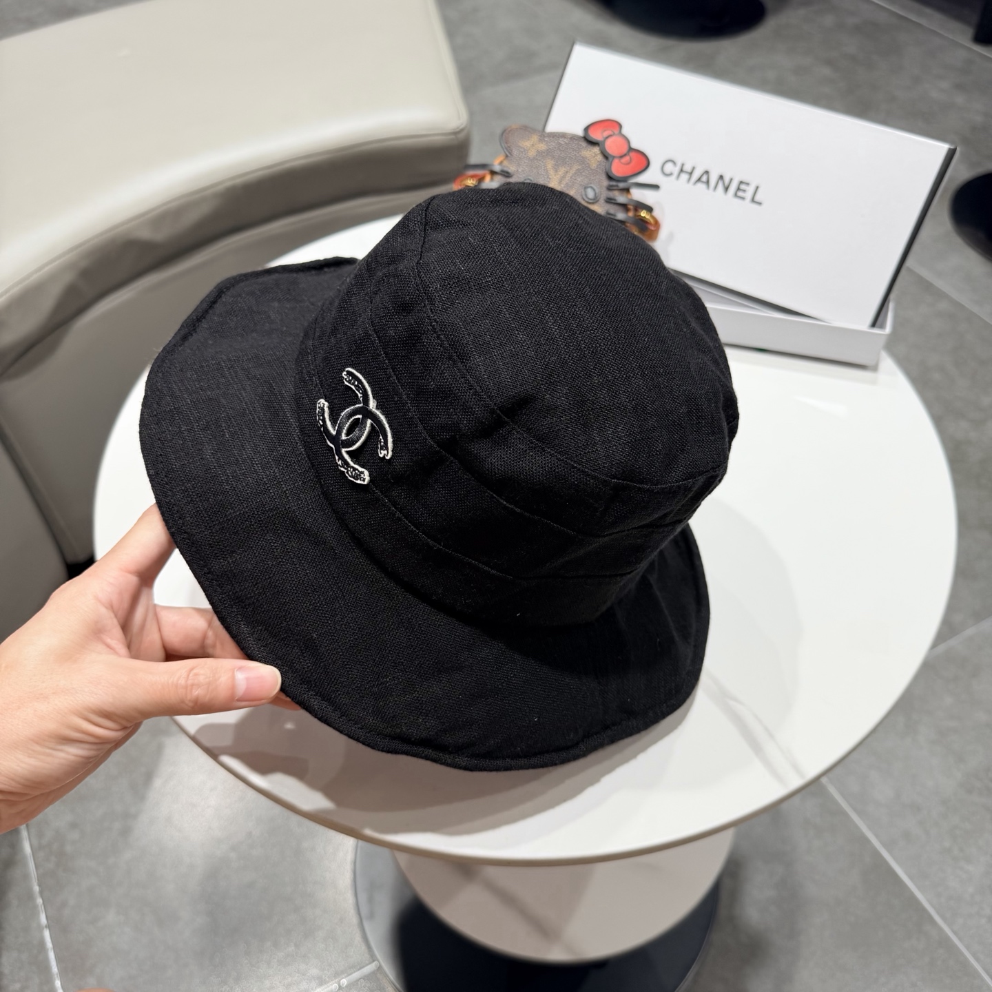 Chanel香奈儿新款遮阳渔夫帽，加强紫外线！