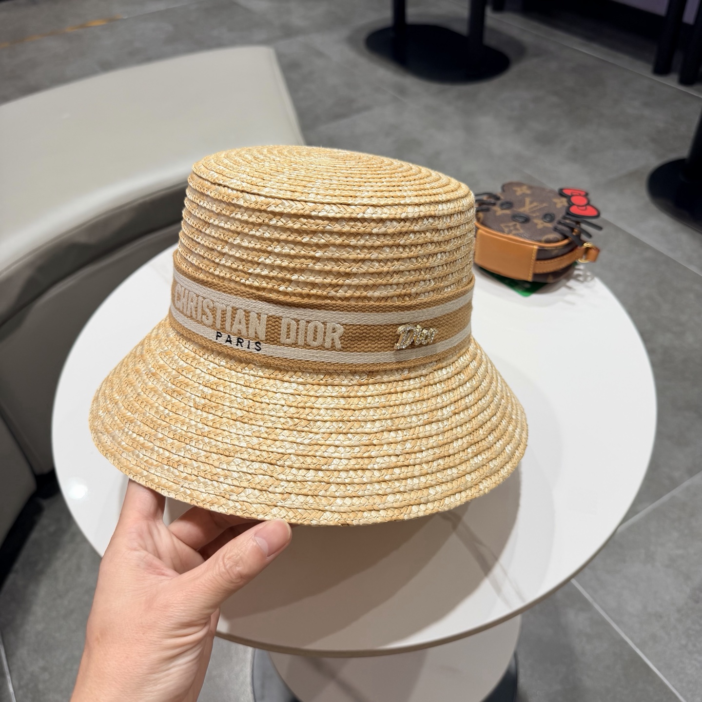 【DIOR迪奥】2026新款精致款礼帽盆帽平顶草帽，出街必备超好搭配，赶紧入手！