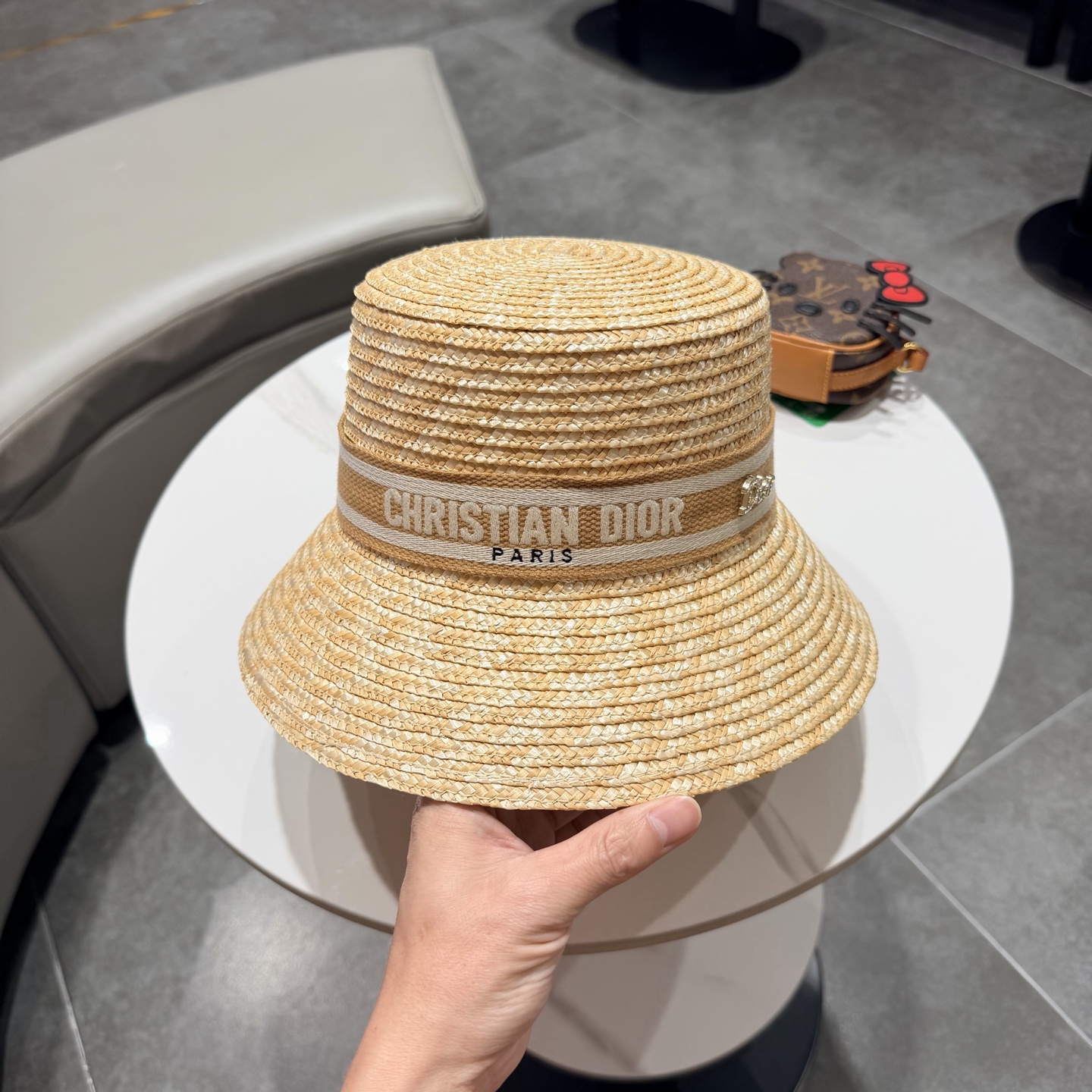 【DIOR迪奥】2026新款精致款礼帽盆帽平顶草帽，出街必备超好搭配，赶紧入手！