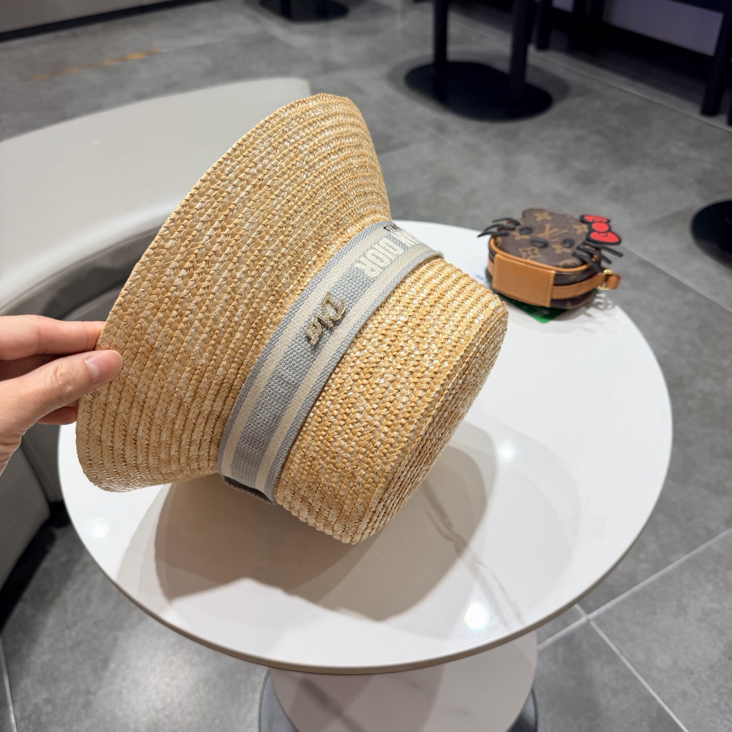【DIOR迪奥】2026新款精致款礼帽盆帽平顶草帽，出街必备超好搭配，赶紧入手！