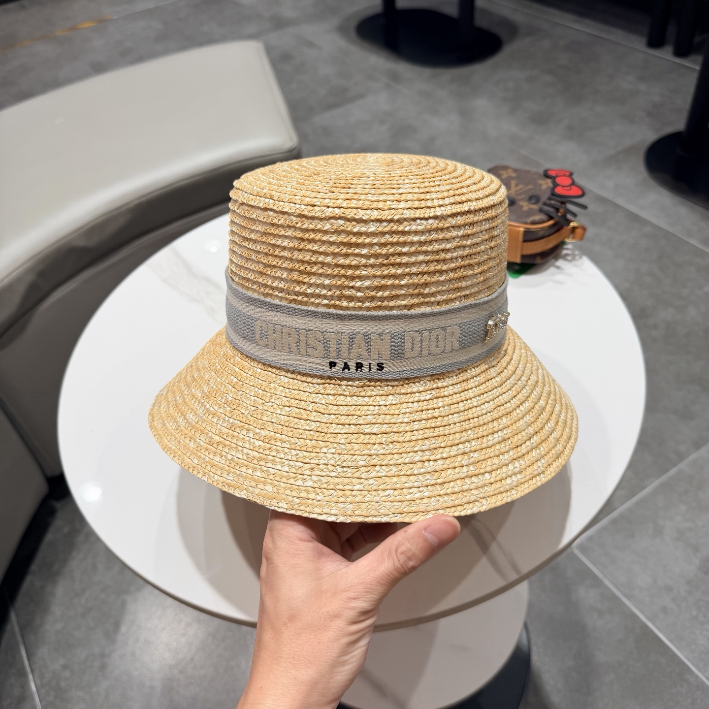 【DIOR迪奥】2026新款精致款礼帽盆帽平顶草帽，出街必备超好搭配，赶紧入手！