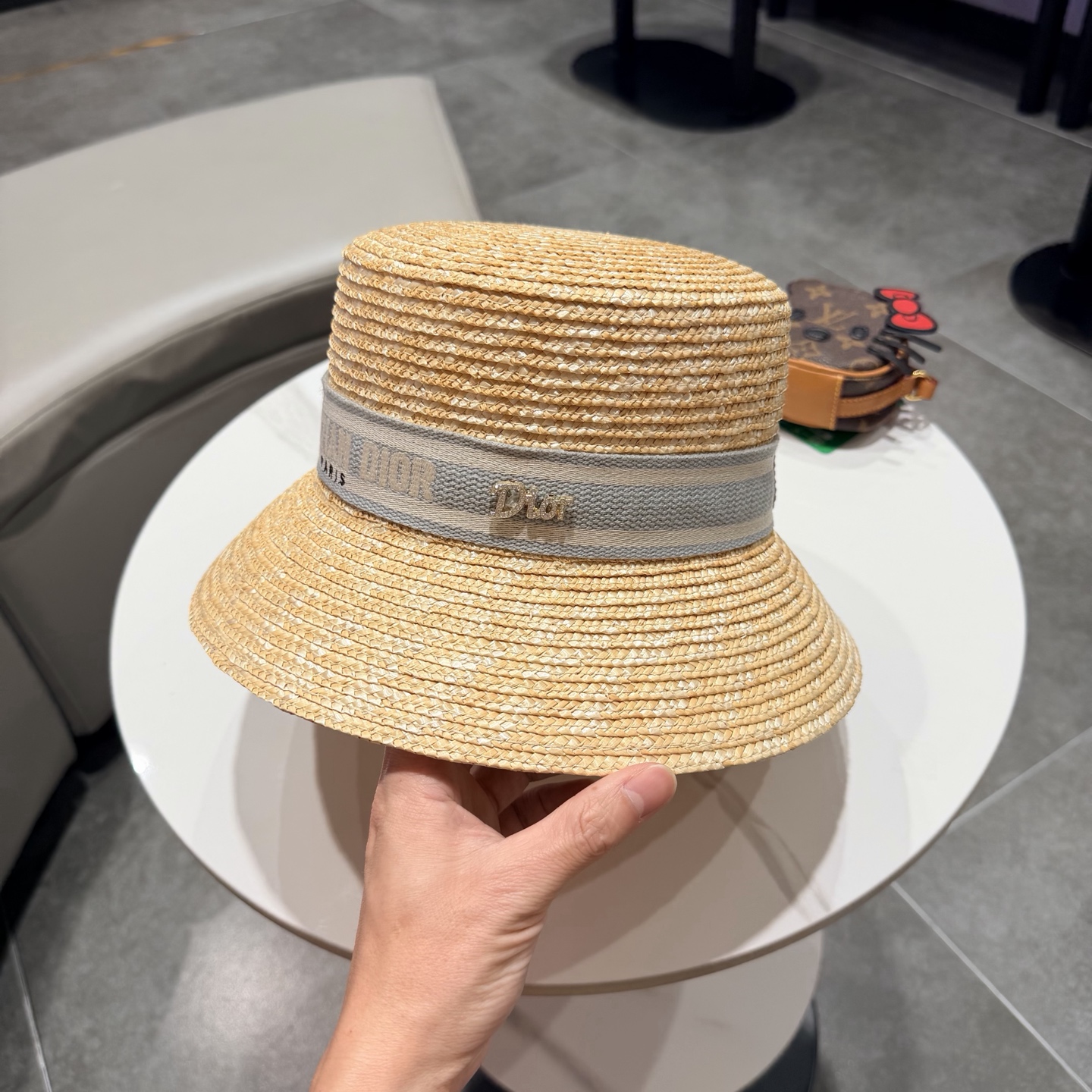 【DIOR迪奥】2026新款精致款礼帽盆帽平顶草帽，出街必备超好搭配，赶紧入手！