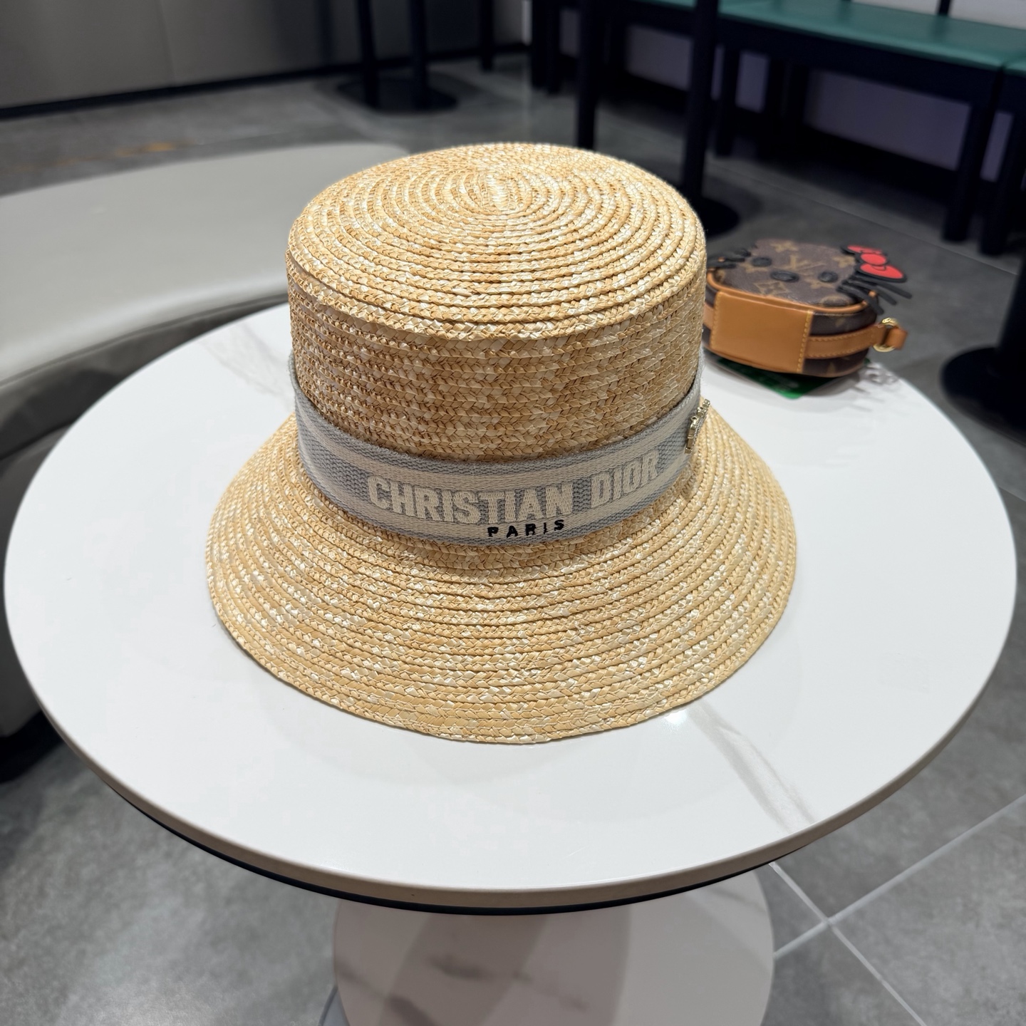 【DIOR迪奥】2026新款精致款礼帽盆帽平顶草帽，出街必备超好搭配，赶紧入手！
