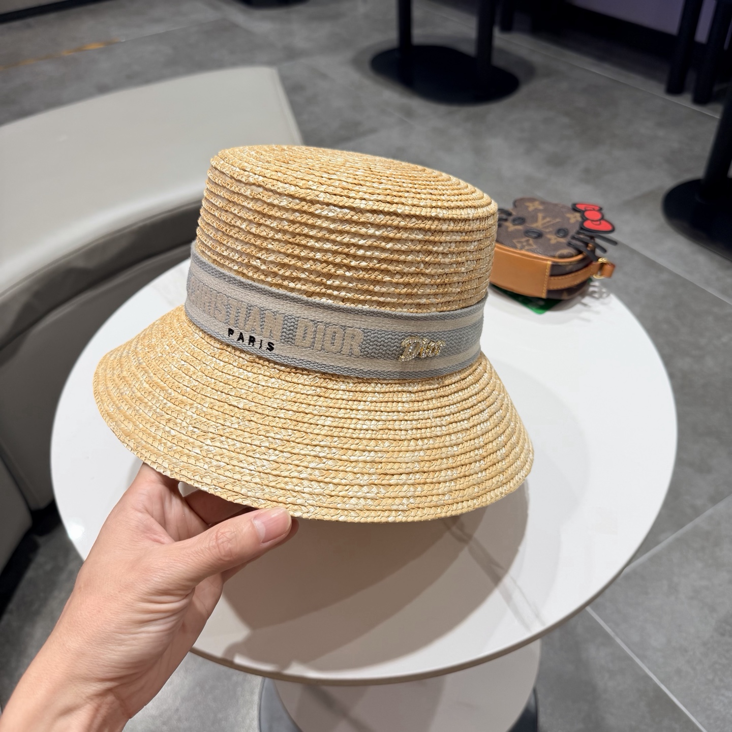 【DIOR迪奥】2026新款精致款礼帽盆帽平顶草帽，出街必备超好搭配，赶紧入手！