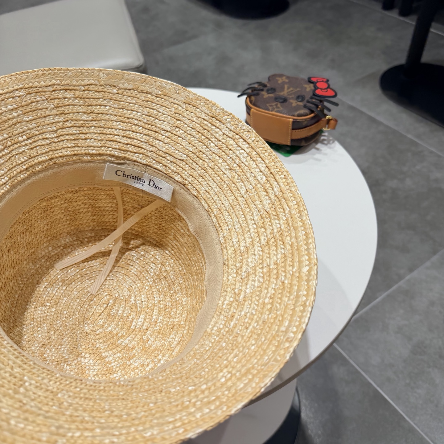 【DIOR迪奥】2026新款精致款礼帽盆帽平顶草帽，出街必备超好搭配，赶紧入手！