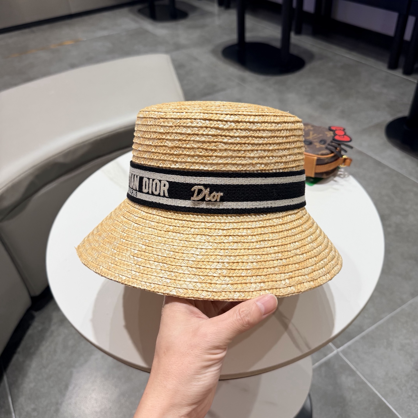 【DIOR迪奥】2026新款精致款礼帽盆帽平顶草帽，出街必备超好搭配，赶紧入手！