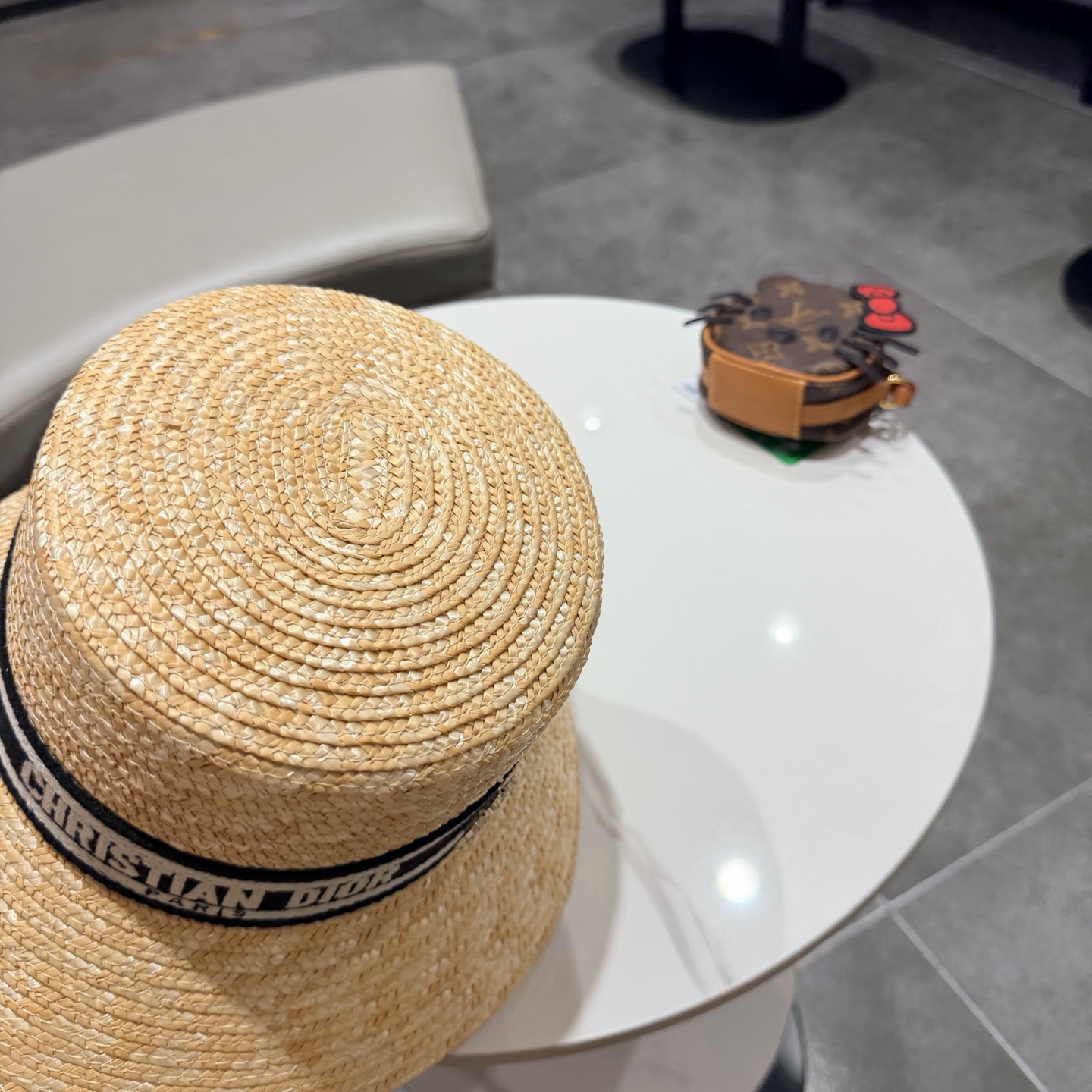 【DIOR迪奥】2026新款精致款礼帽盆帽平顶草帽，出街必备超好搭配，赶紧入手！