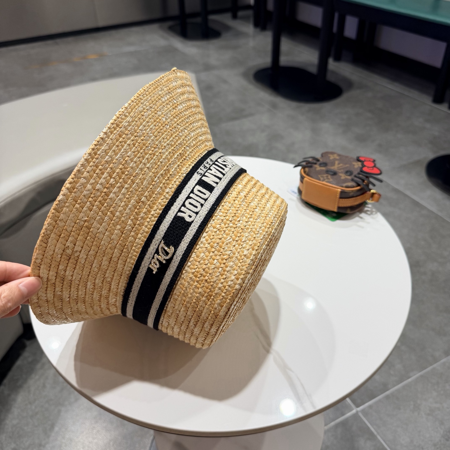 【DIOR迪奥】2026新款精致款礼帽盆帽平顶草帽，出街必备超好搭配，赶紧入手！