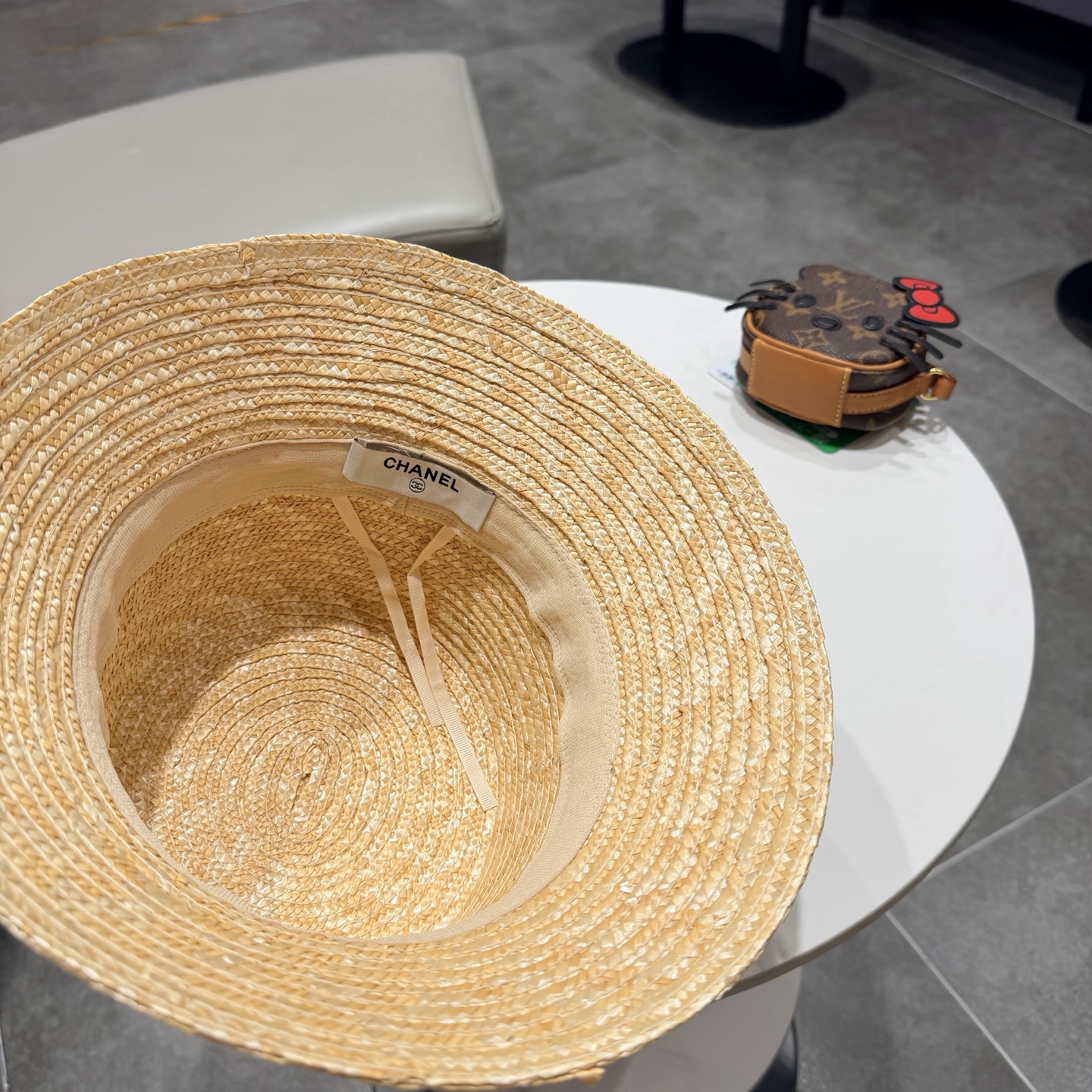 【DIOR迪奥】2026新款精致款礼帽盆帽平顶草帽，出街必备超好搭配，赶紧入手！