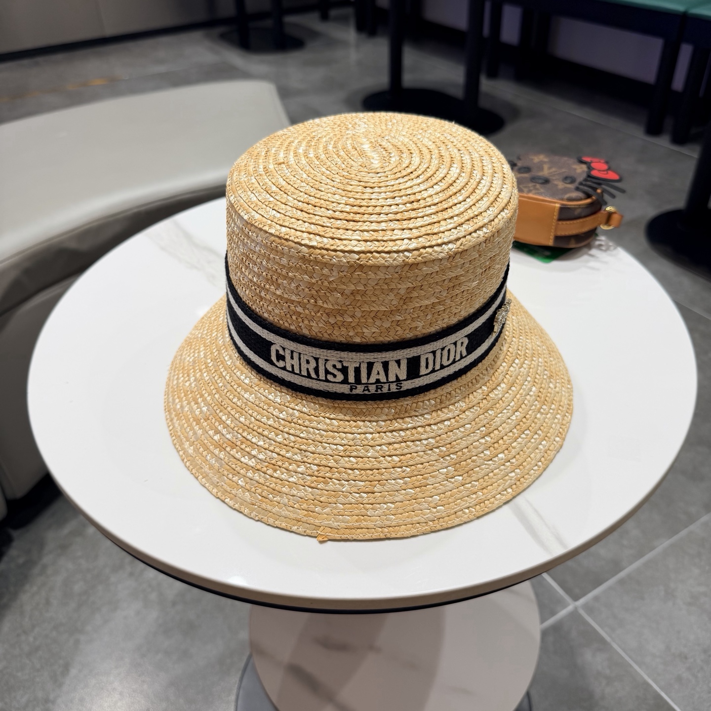 【DIOR迪奥】2026新款精致款礼帽盆帽平顶草帽，出街必备超好搭配，赶紧入手！