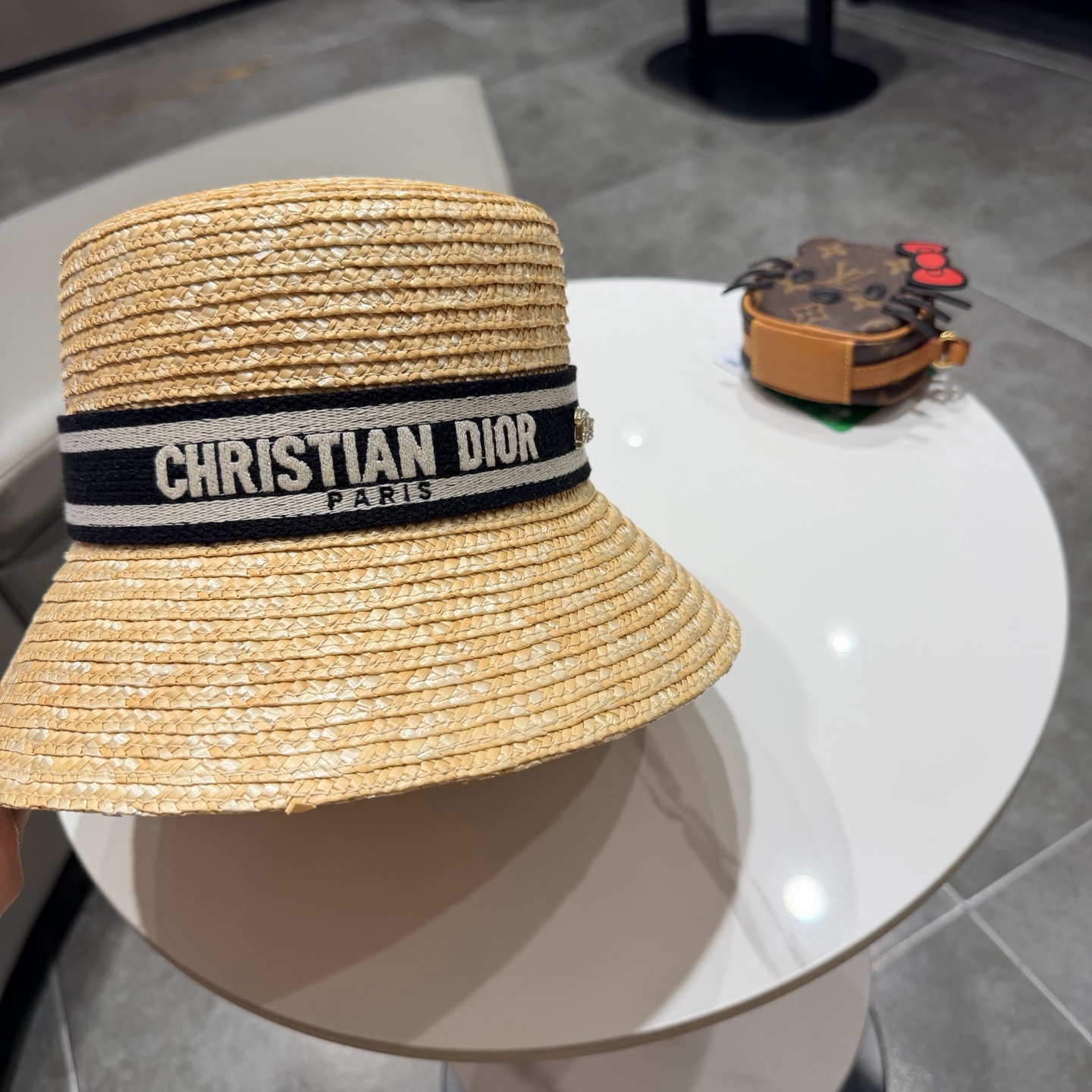 【DIOR迪奥】2026新款精致款礼帽盆帽平顶草帽，出街必备超好搭配，赶紧入手！