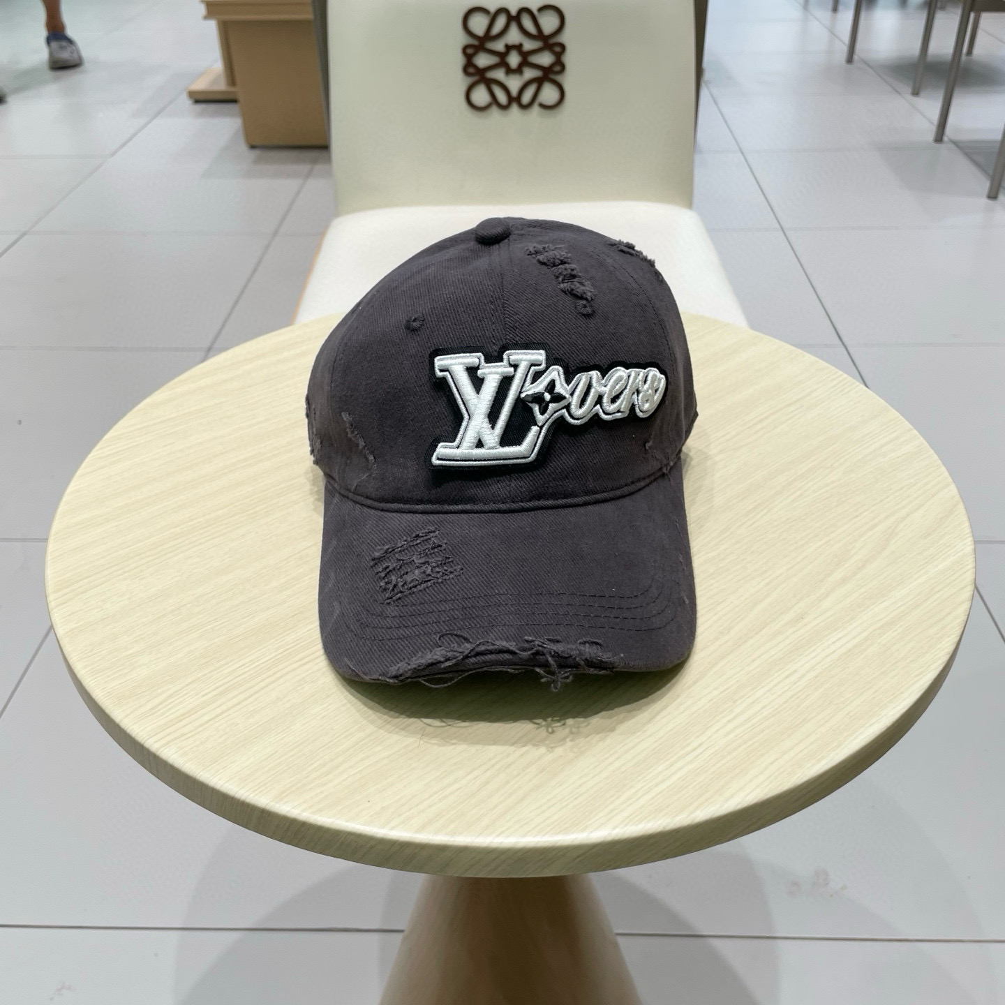 路易威登棒球帽LouisVuitton👒😍秋款新款LV棒球帽，重工打造♥高端大气