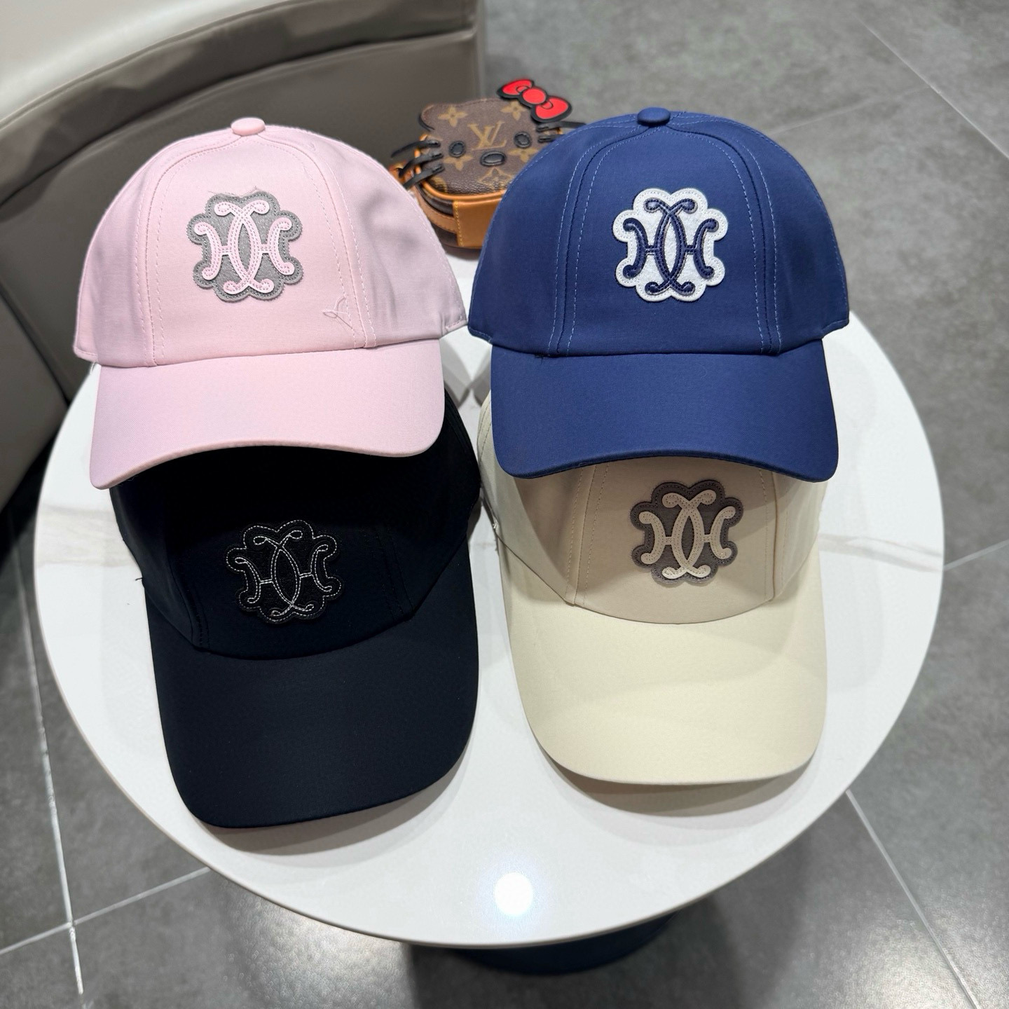 爱马仕Hermes 官网新品经典款 棒球帽🎩 原单品质 火爆来袭。 工艺非常精美[爱心] 高档大气上档次