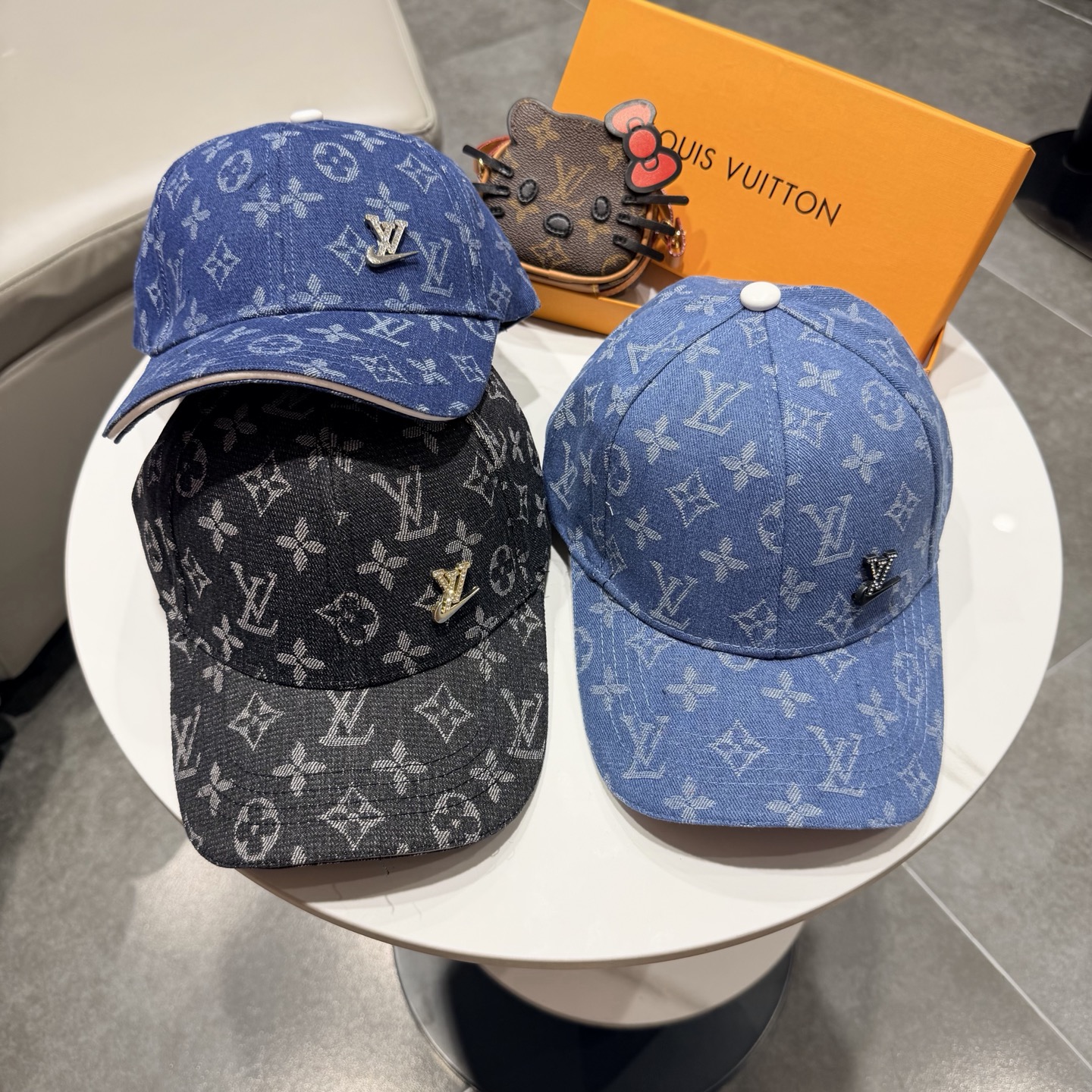 🧢路易威登lv棒球帽 牛仔LouisVuitton😍新款重工打造♥️高端大气，百搭款🤗男女通用！