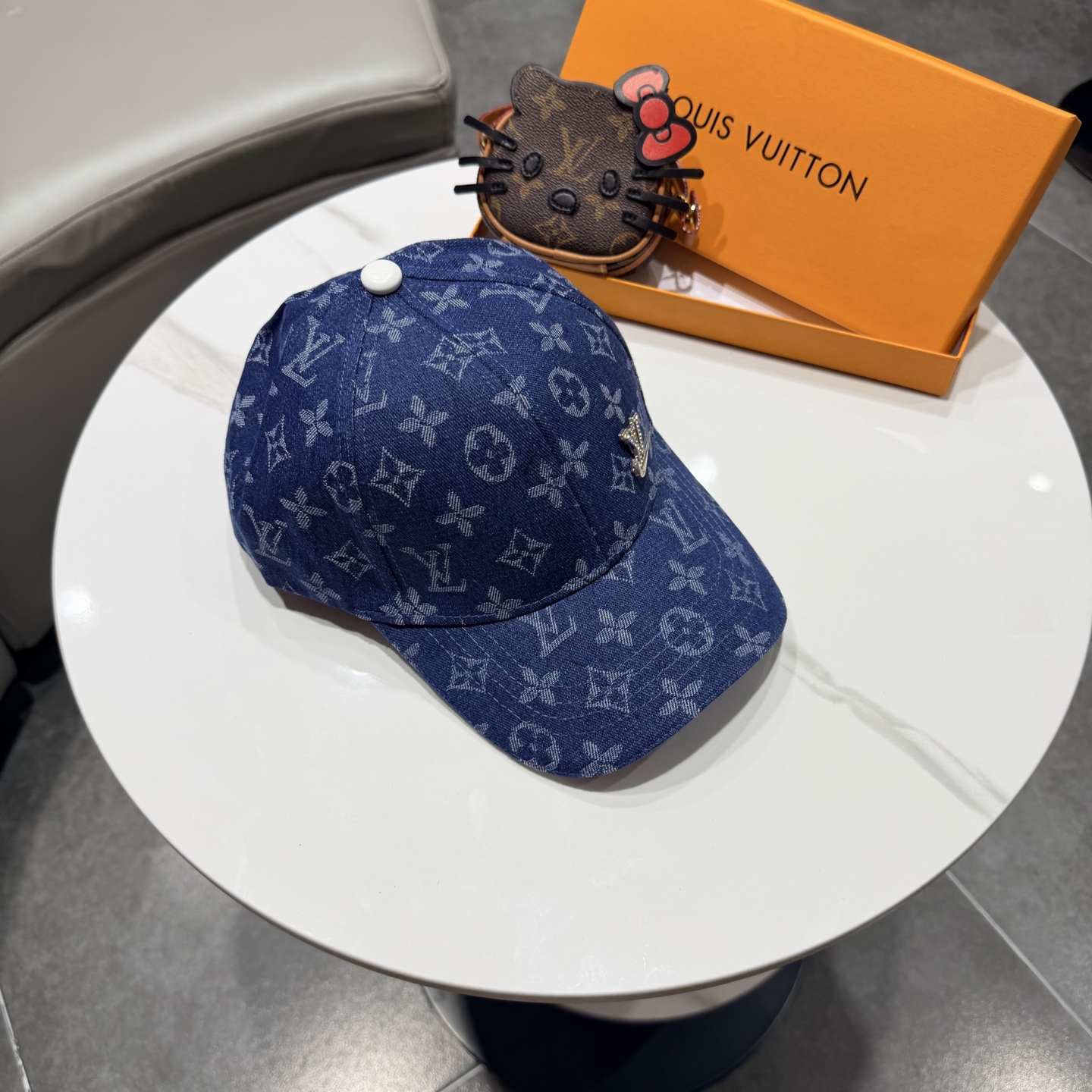 🧢路易威登lv棒球帽 牛仔LouisVuitton😍新款重工打造♥️高端大气，百搭款🤗男女通用！