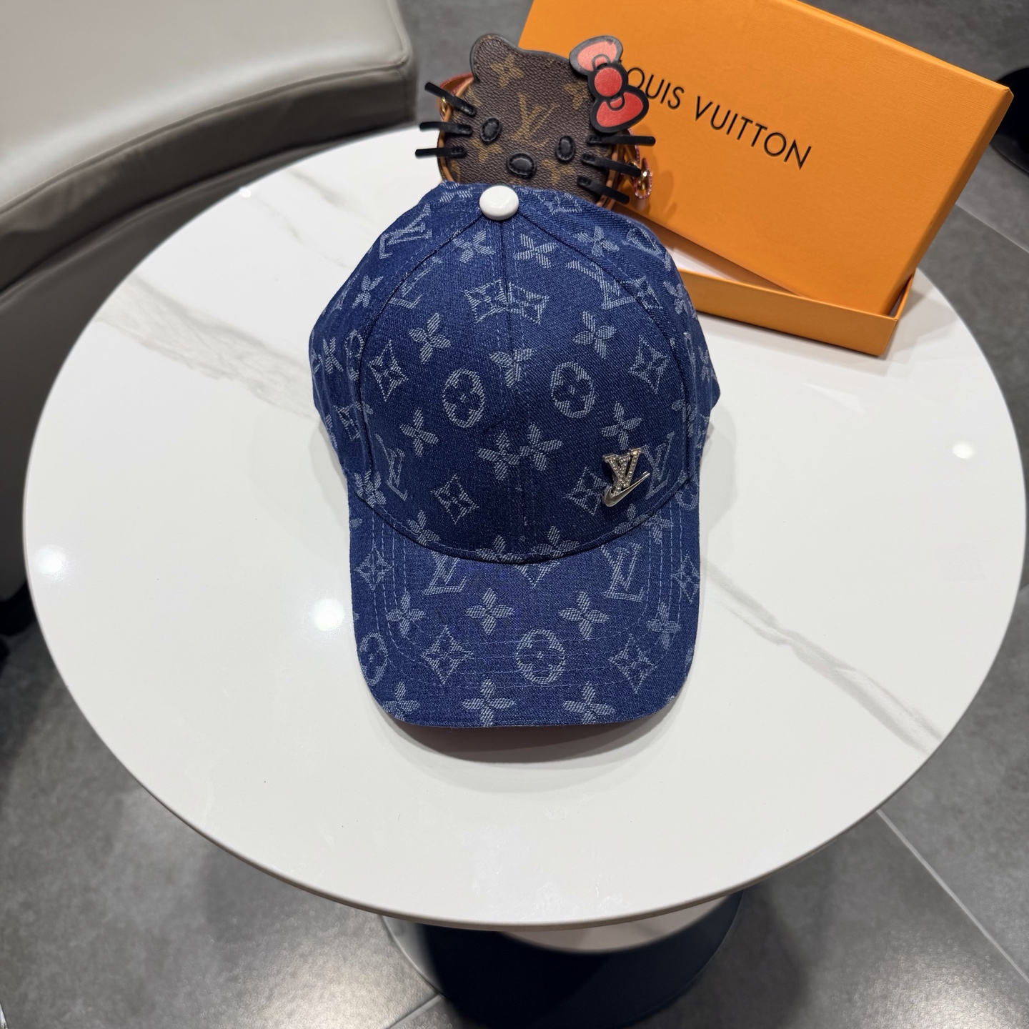 🧢路易威登lv棒球帽 牛仔LouisVuitton😍新款重工打造♥️高端大气，百搭款🤗男女通用！
