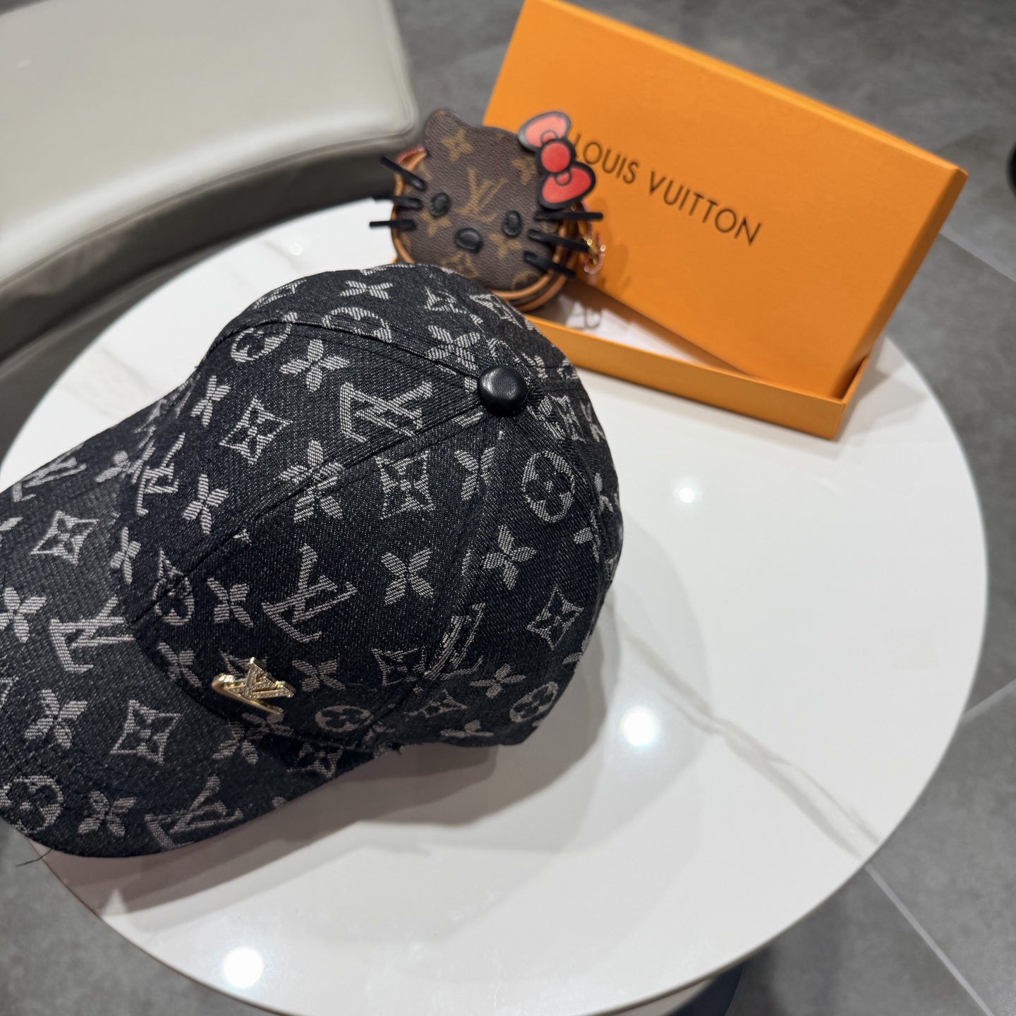 🧢路易威登lv棒球帽 牛仔LouisVuitton😍新款重工打造♥️高端大气，百搭款🤗男女通用！