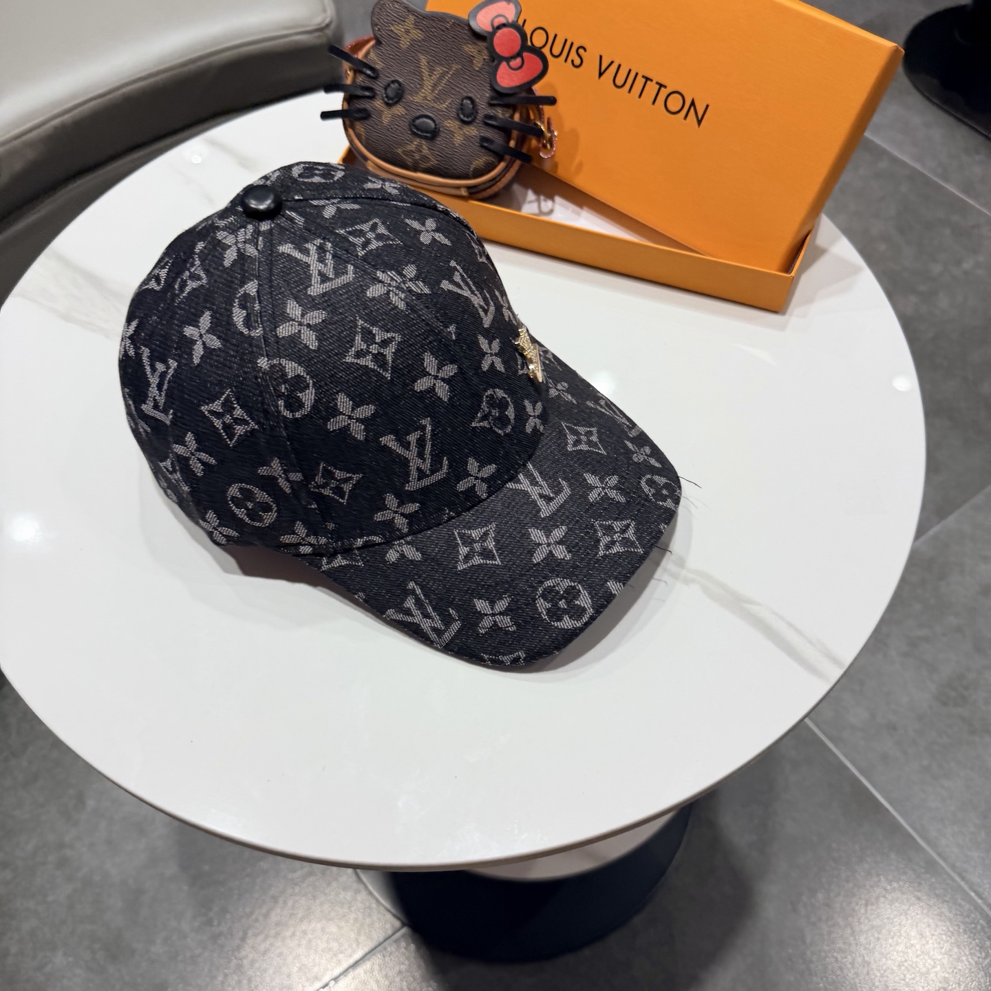 🧢路易威登lv棒球帽 牛仔LouisVuitton😍新款重工打造♥️高端大气，百搭款🤗男女通用！