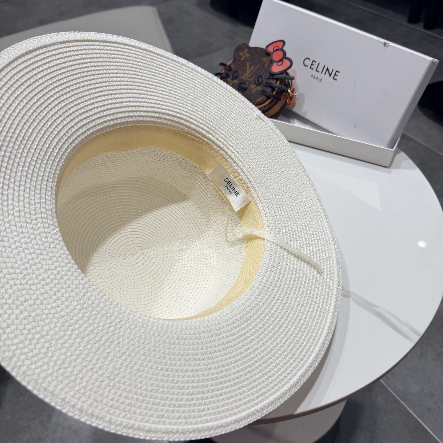 Celin赛琳 最新拉菲草帽精选材质编织独特纹理🌾感知细节魅力✨✨👀拍照凹造型利器