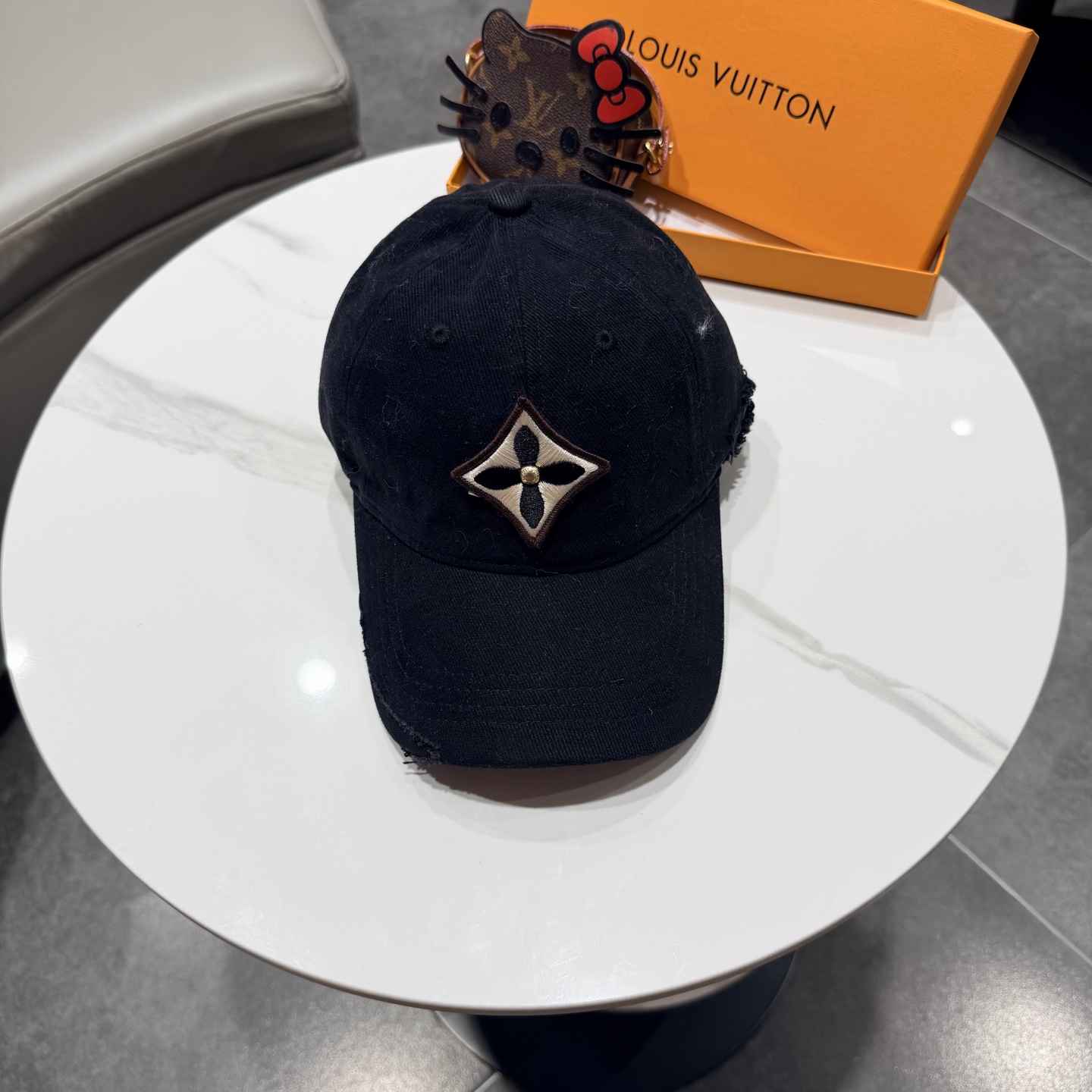 🧢路易威登棒球帽 LouisVuitton😍新款LV棒球帽，重工打造♥️高端大气，百搭款🤗男女通用！跑量