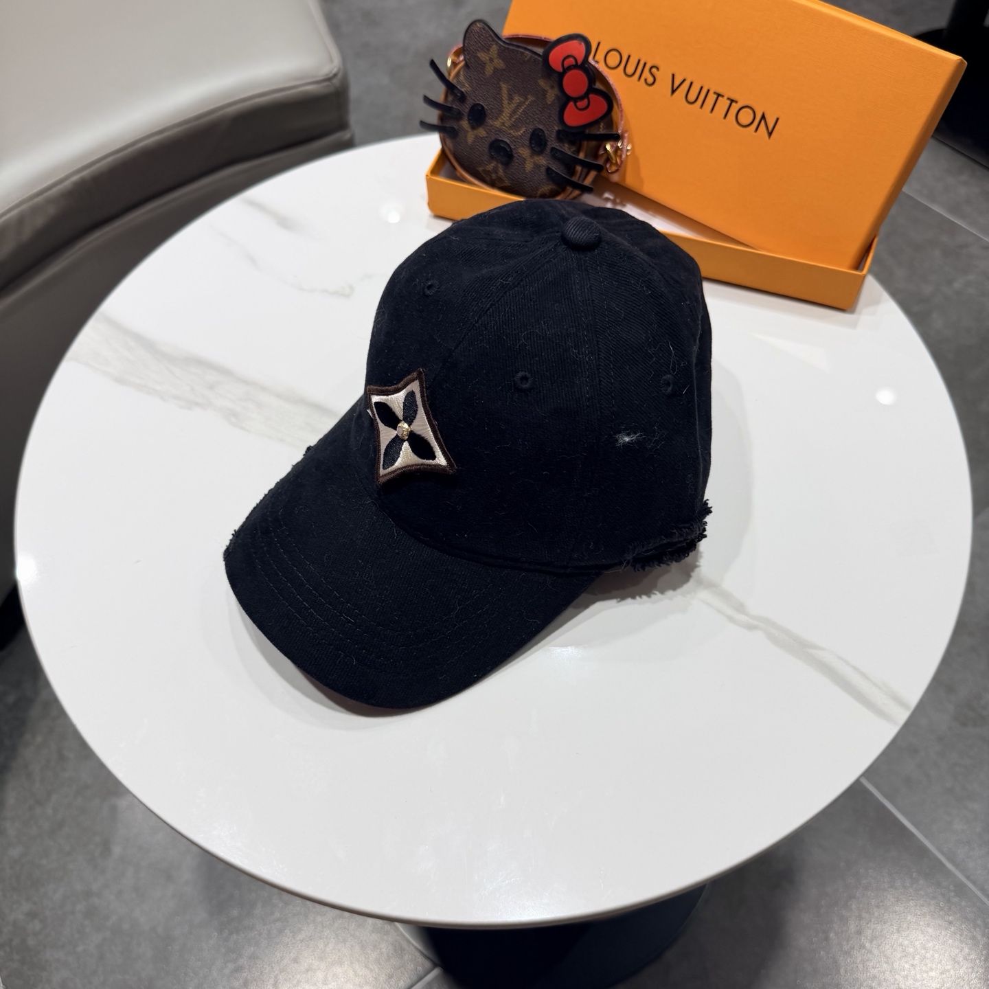 🧢路易威登棒球帽 LouisVuitton😍新款LV棒球帽，重工打造♥️高端大气，百搭款🤗男女通用！跑量